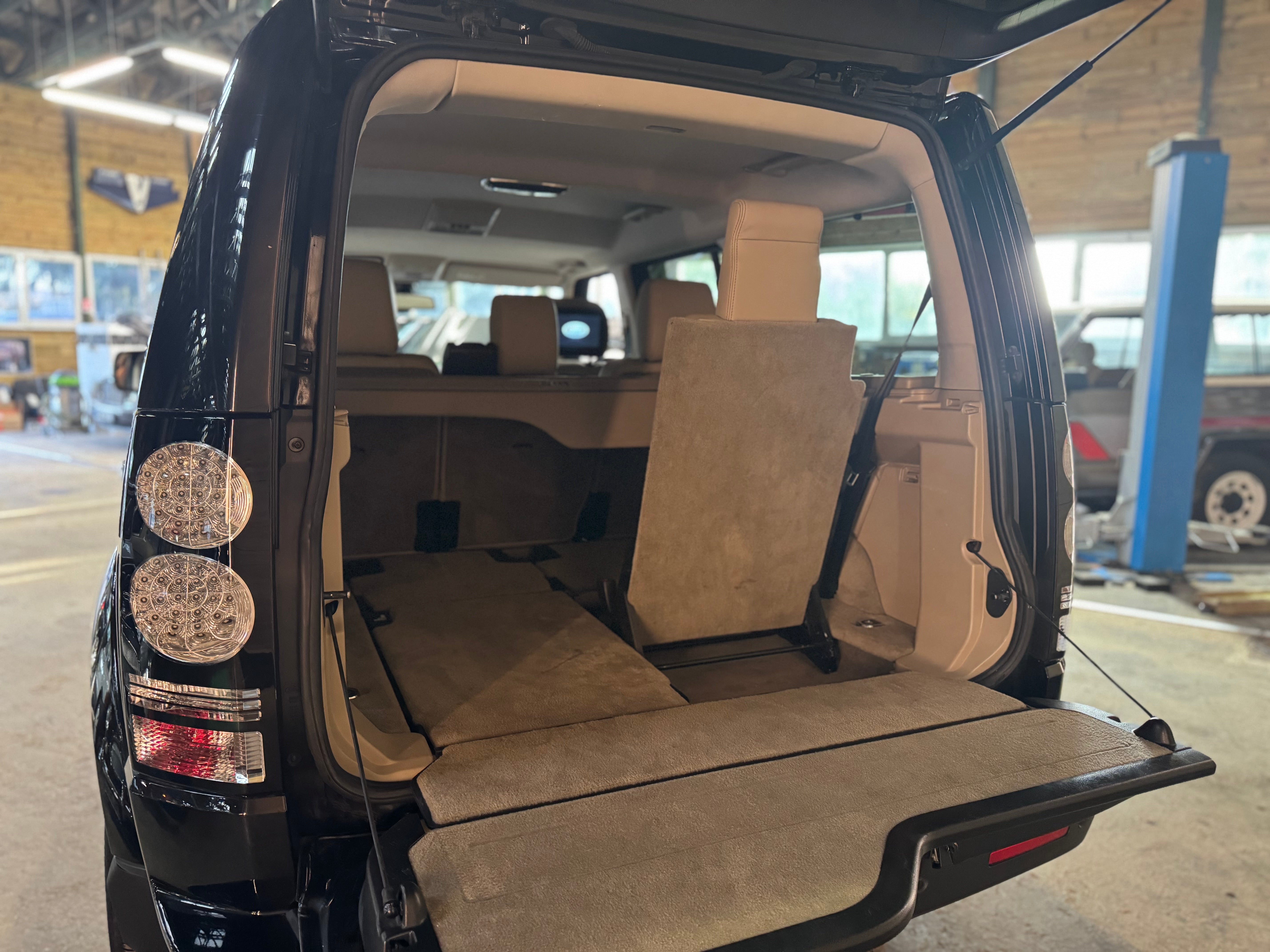 Land Rover Discovery IV SdV6 256ch HSE 7 places