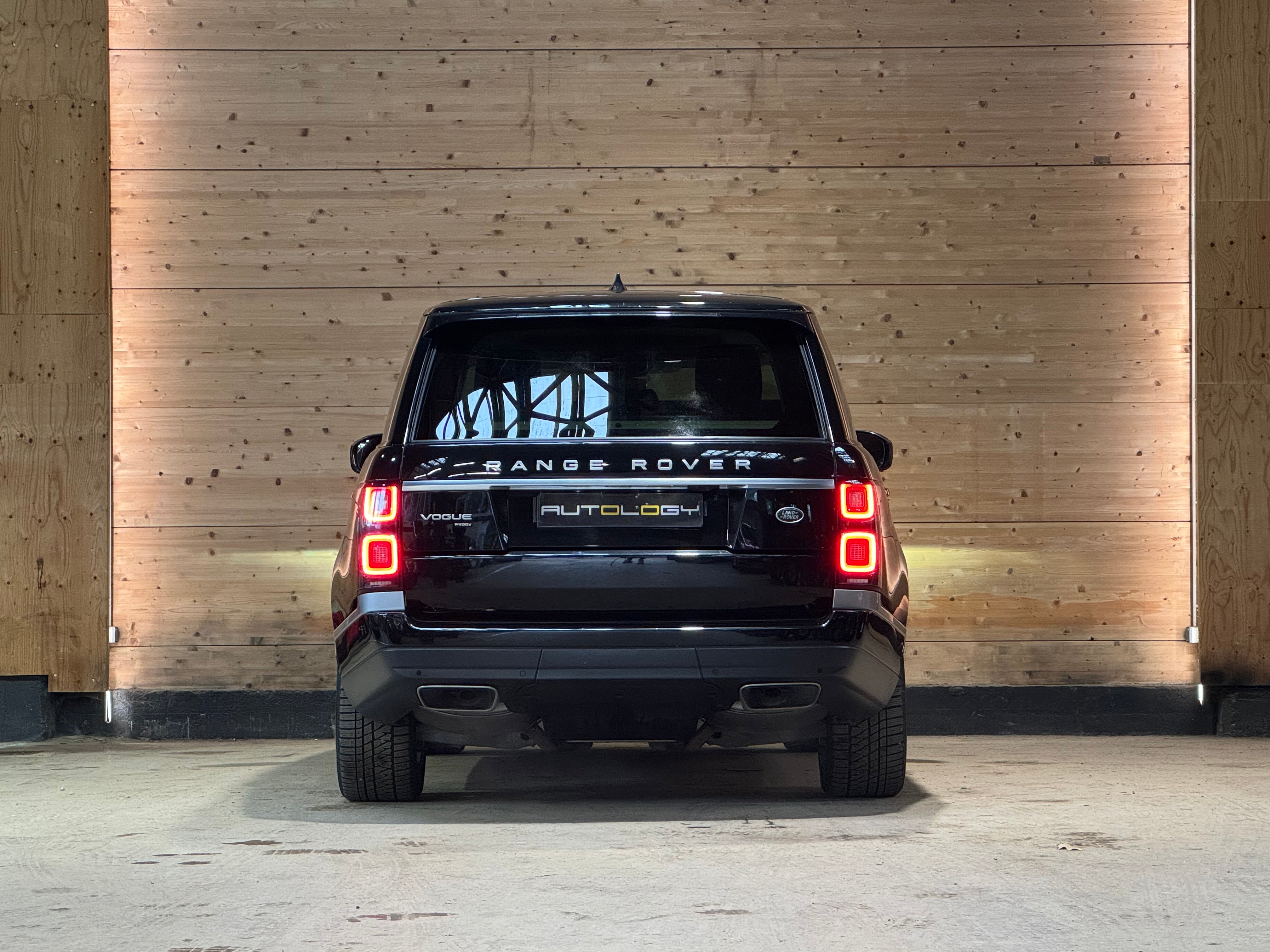 Land Rover Range Rover P400e Vogue