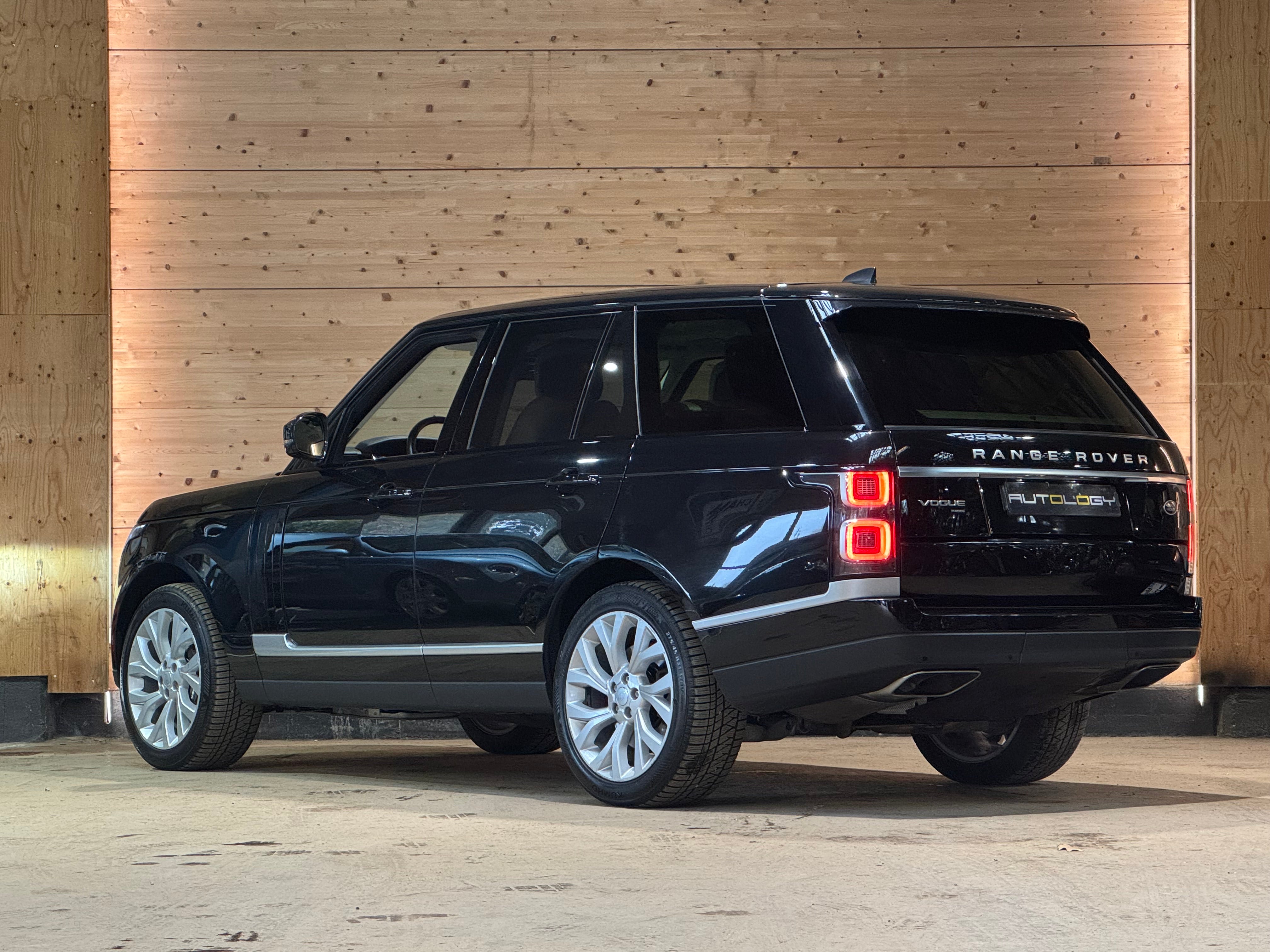 Land Rover Range Rover P400e Vogue