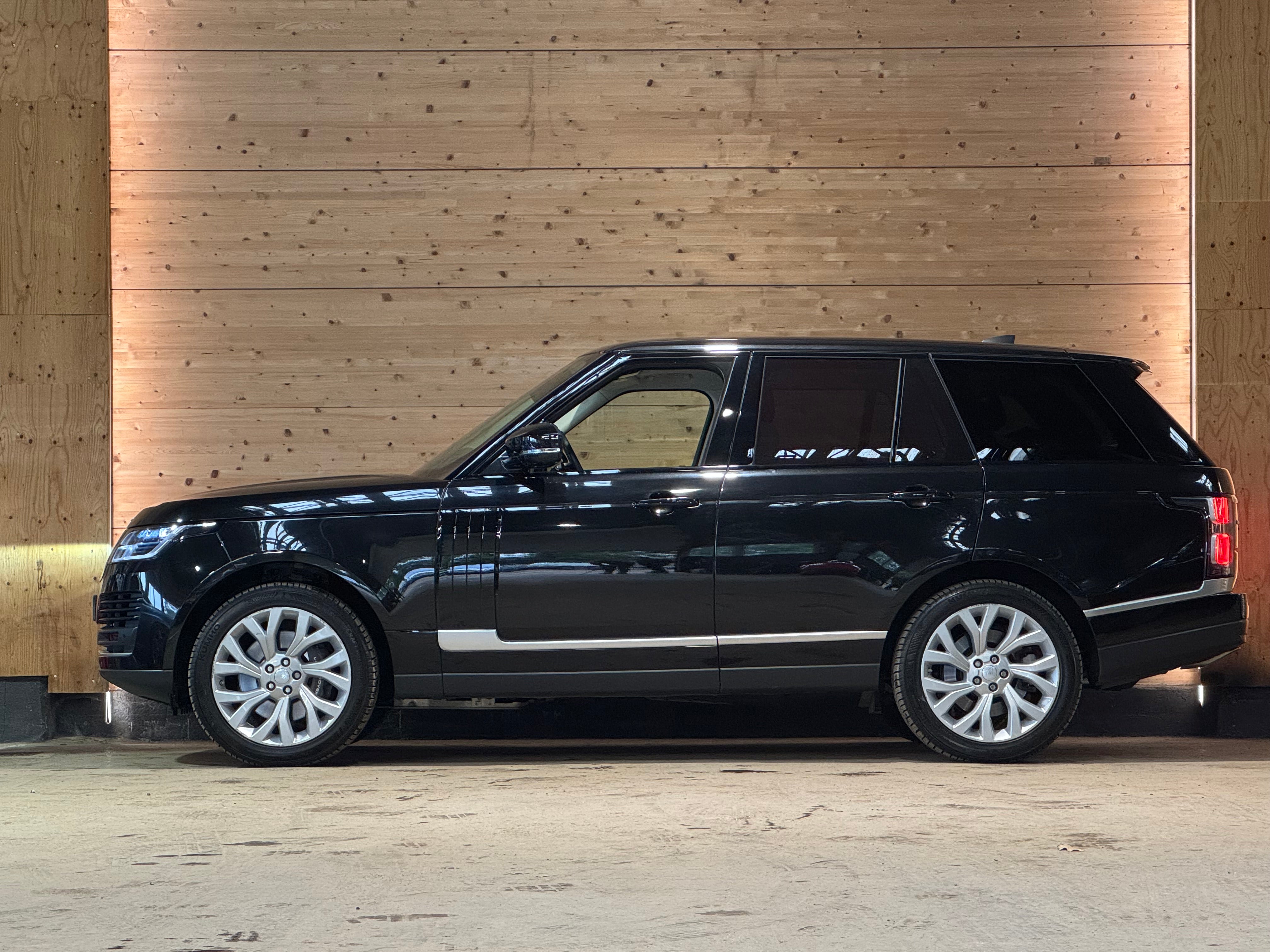 Land Rover Range Rover P400e Vogue