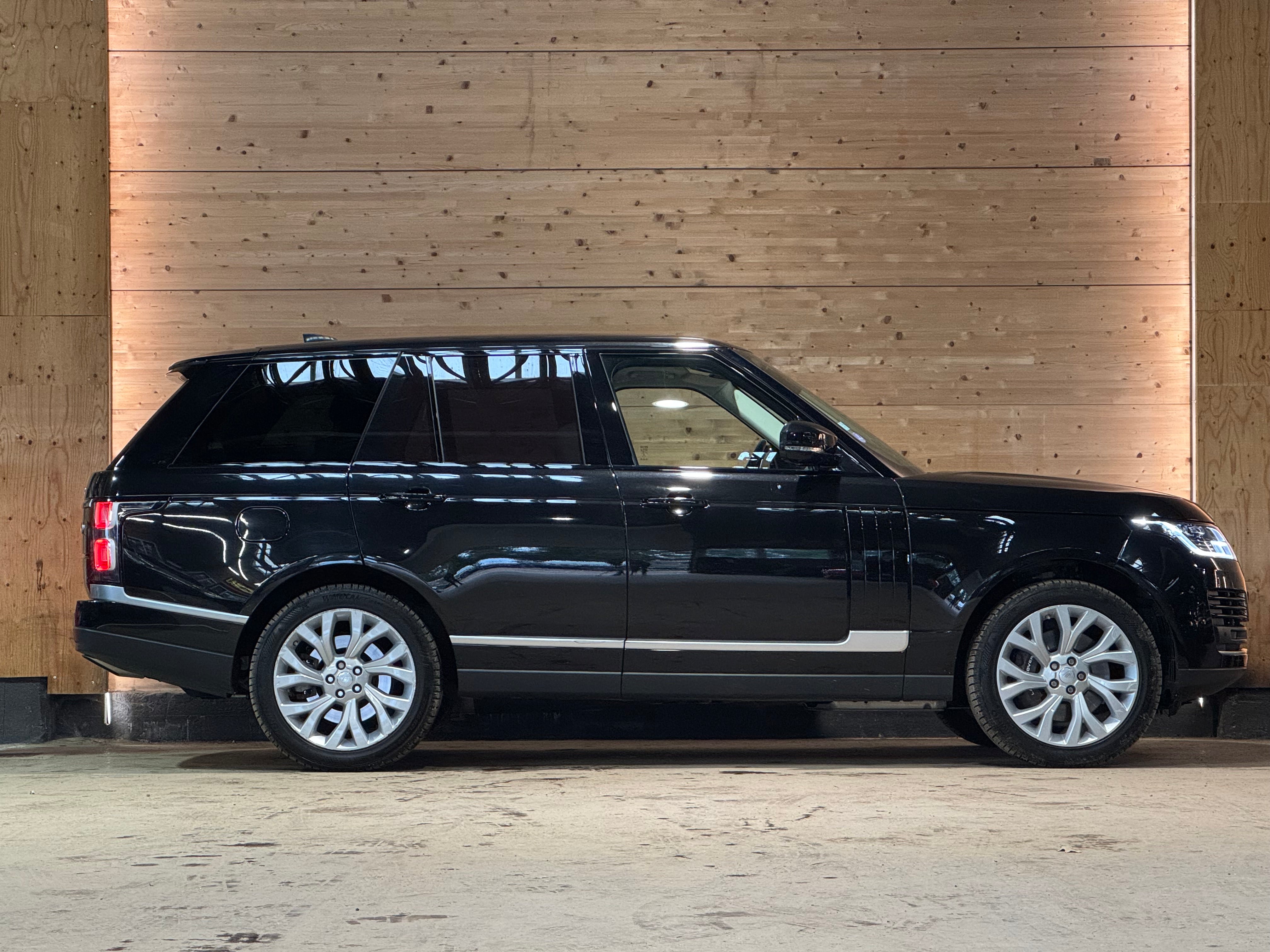 Land Rover Range Rover P400e Vogue