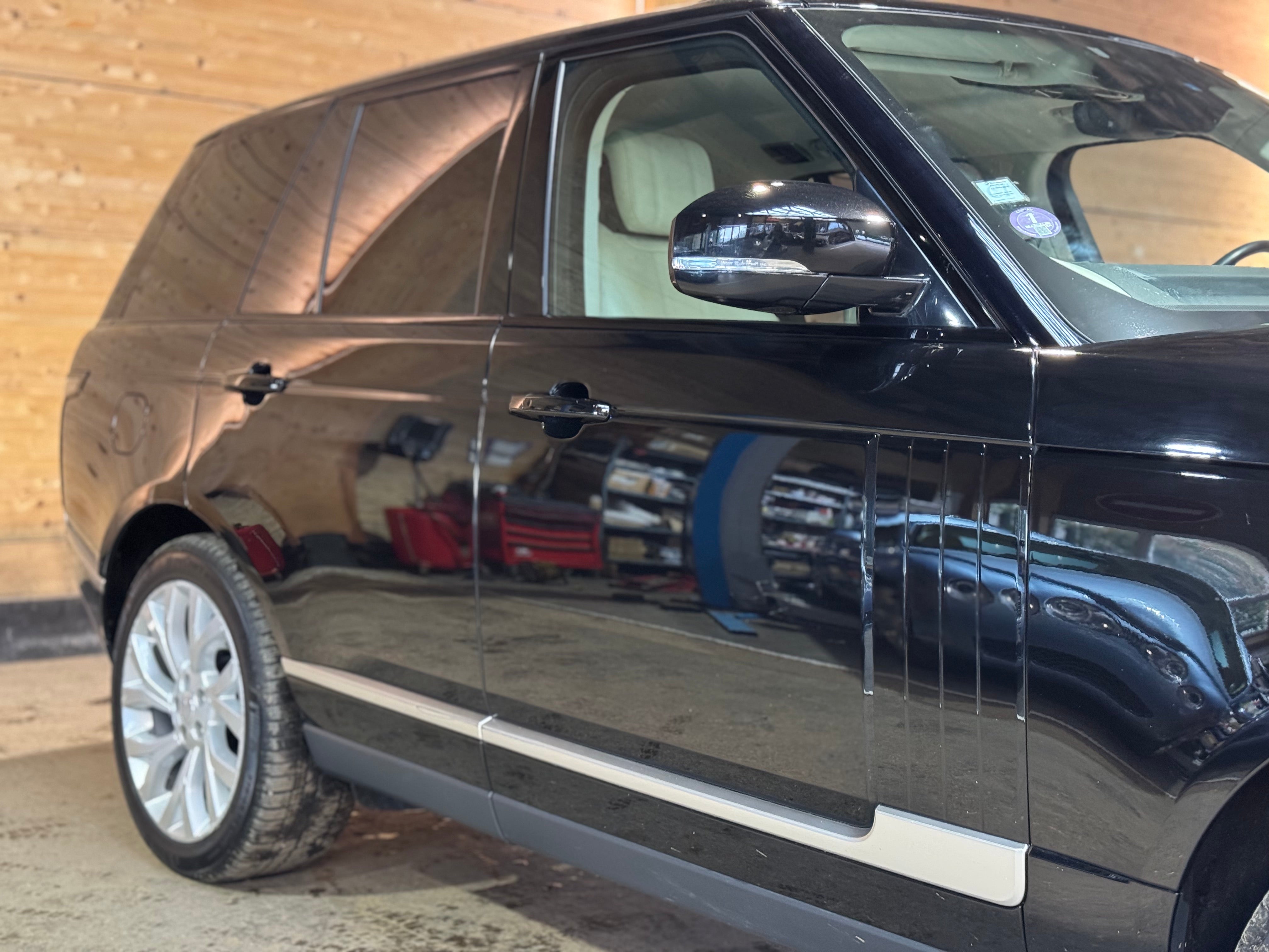 Land Rover Range Rover P400e Vogue