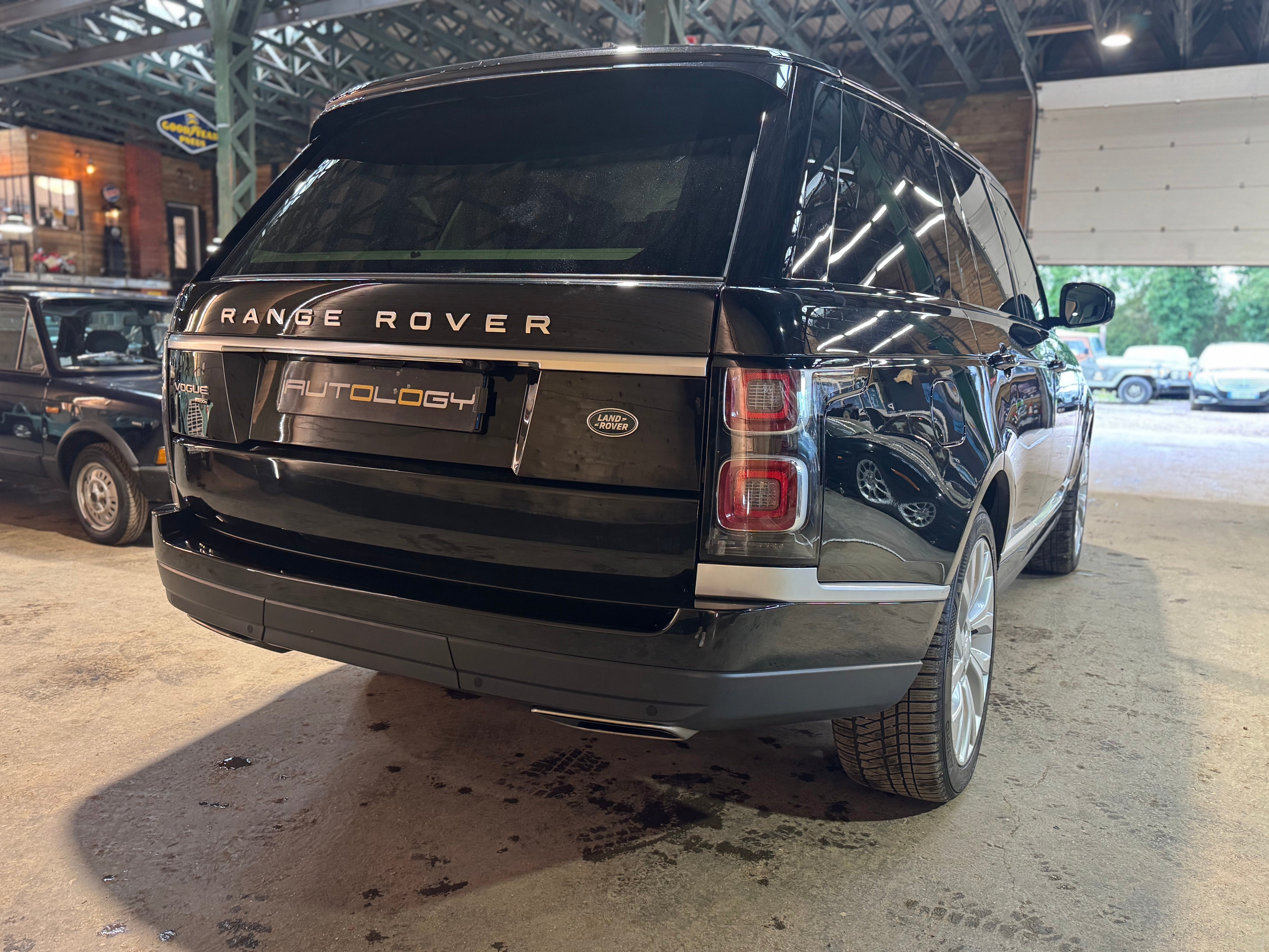 Land Rover Range Rover P400e Vogue