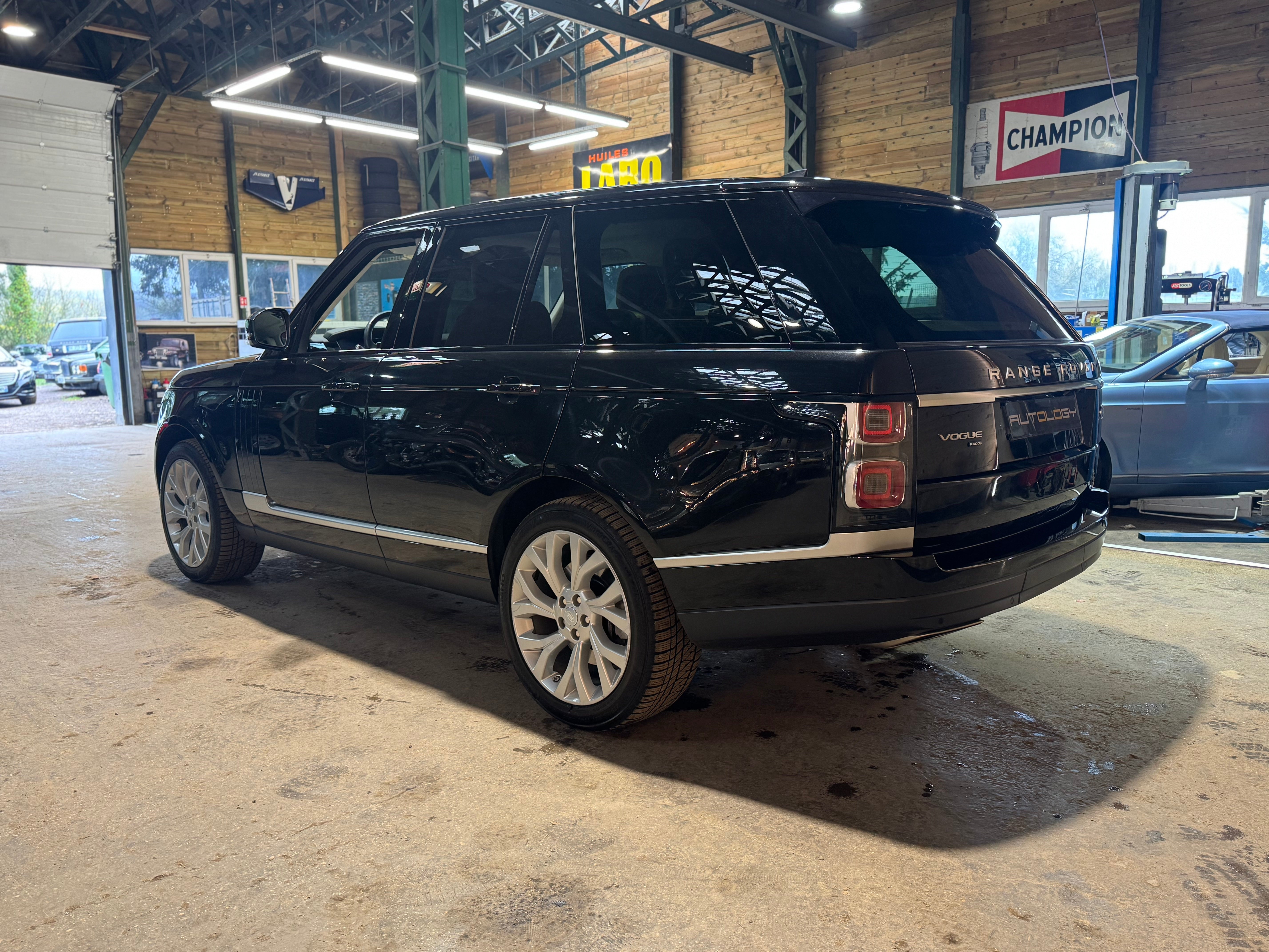 Land Rover Range Rover P400e Vogue