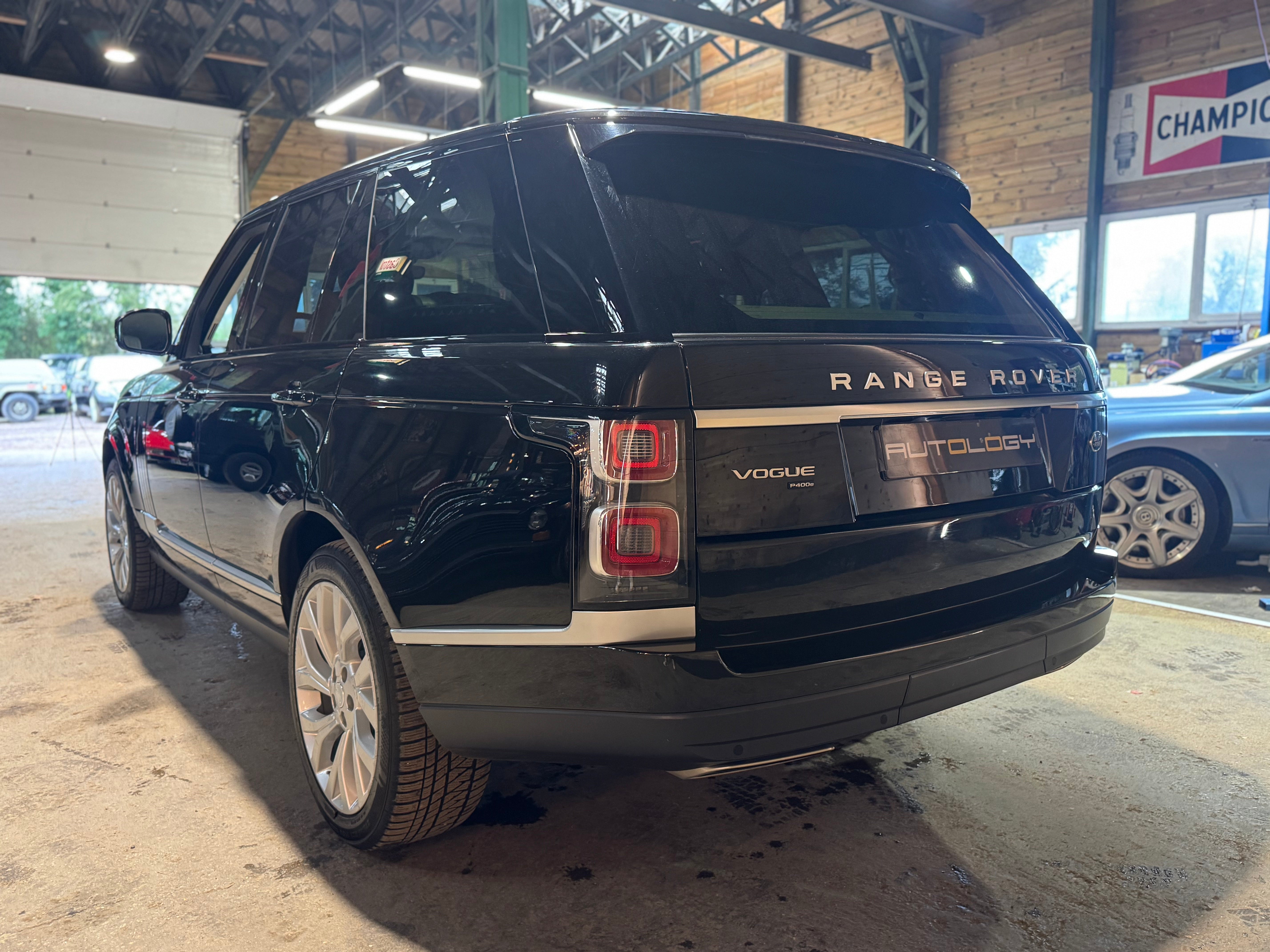 Land Rover Range Rover P400e Vogue