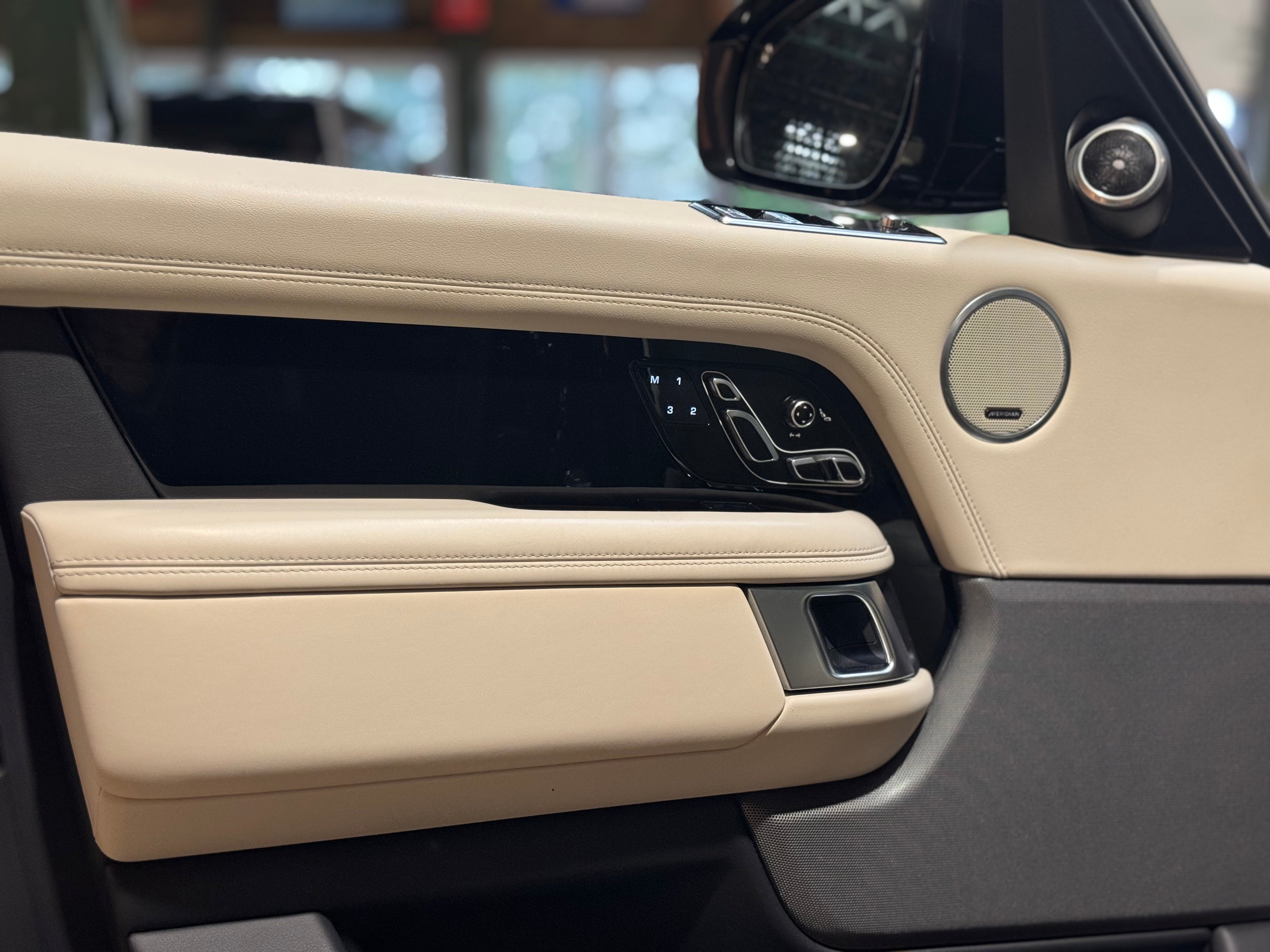 Land Rover Range Rover P400e Vogue