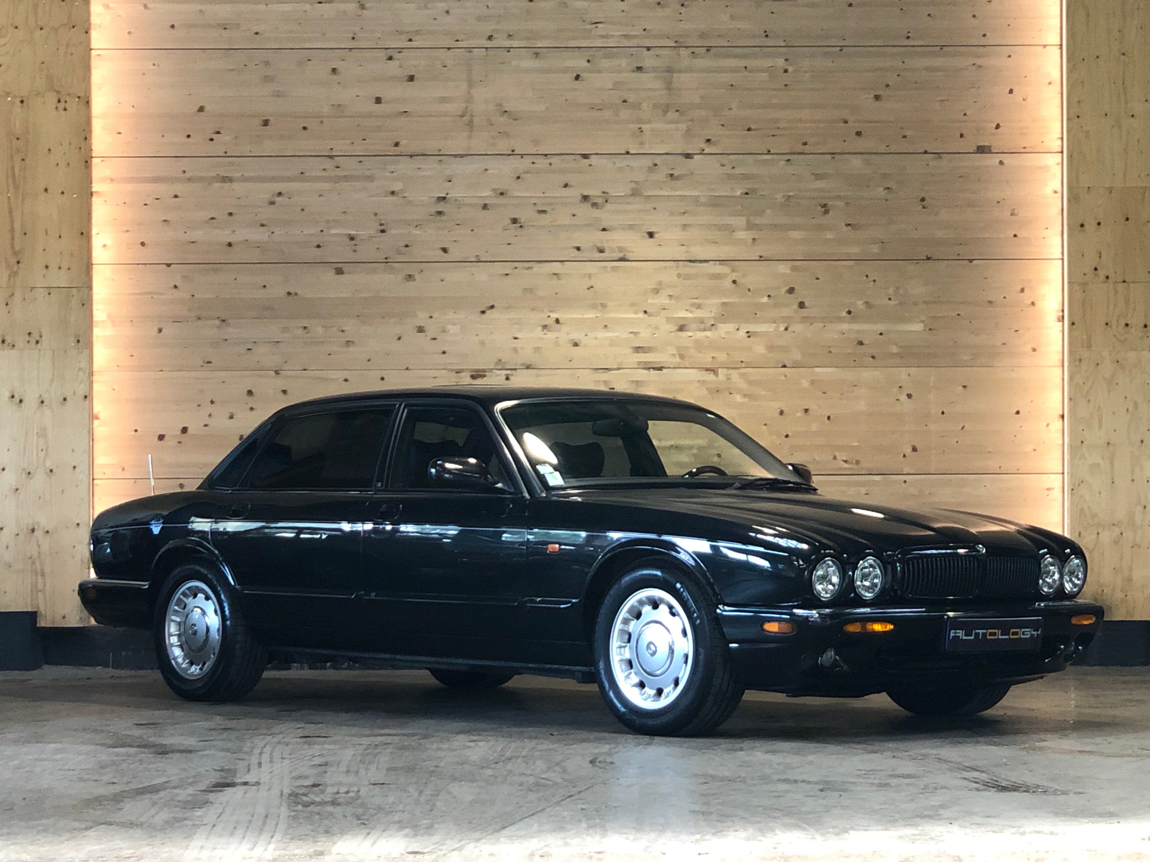 Daimler V8 4.0 BVA (X308)