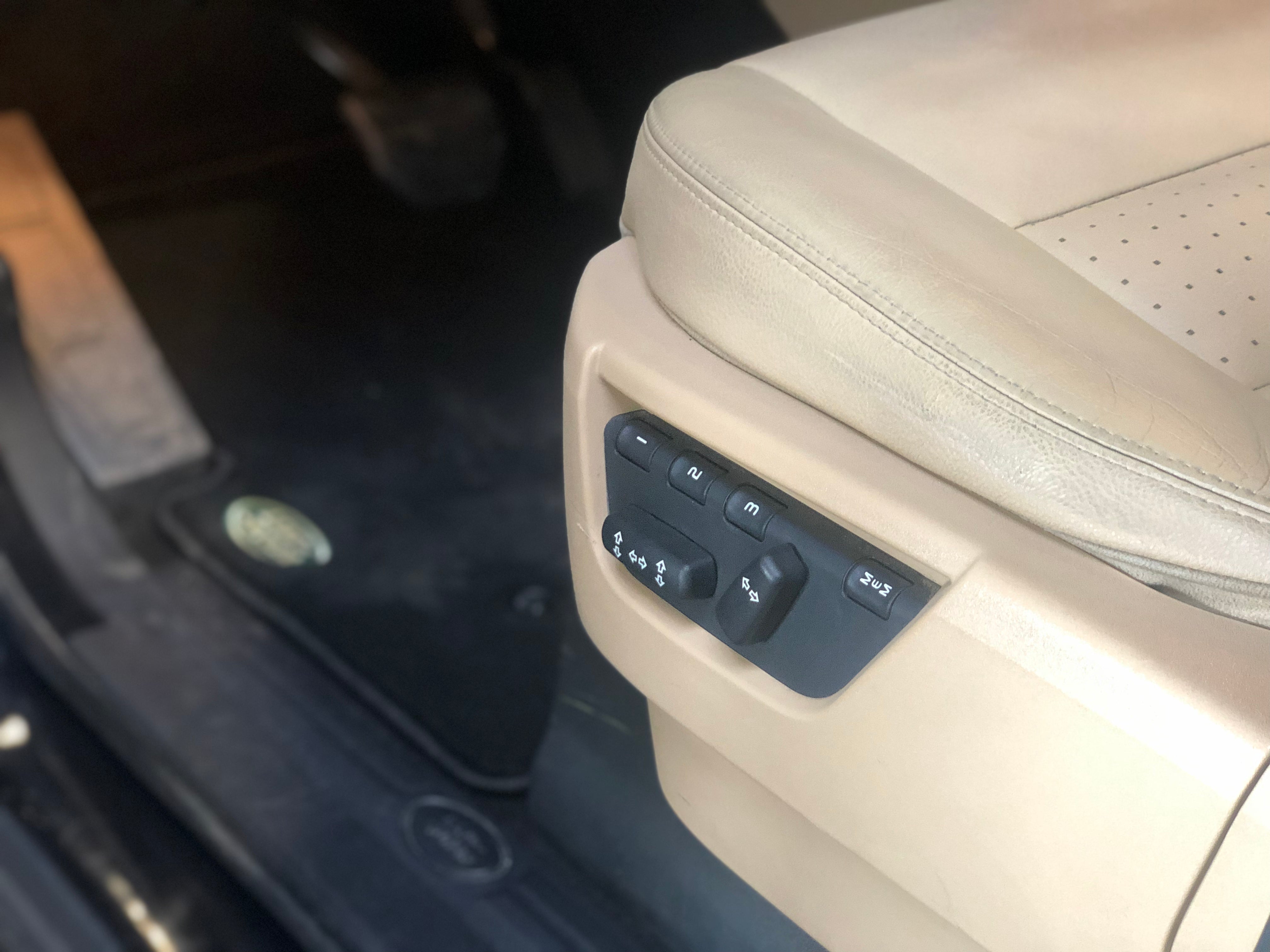 Land Rover Discovery V8 4.4 HSE 7 places