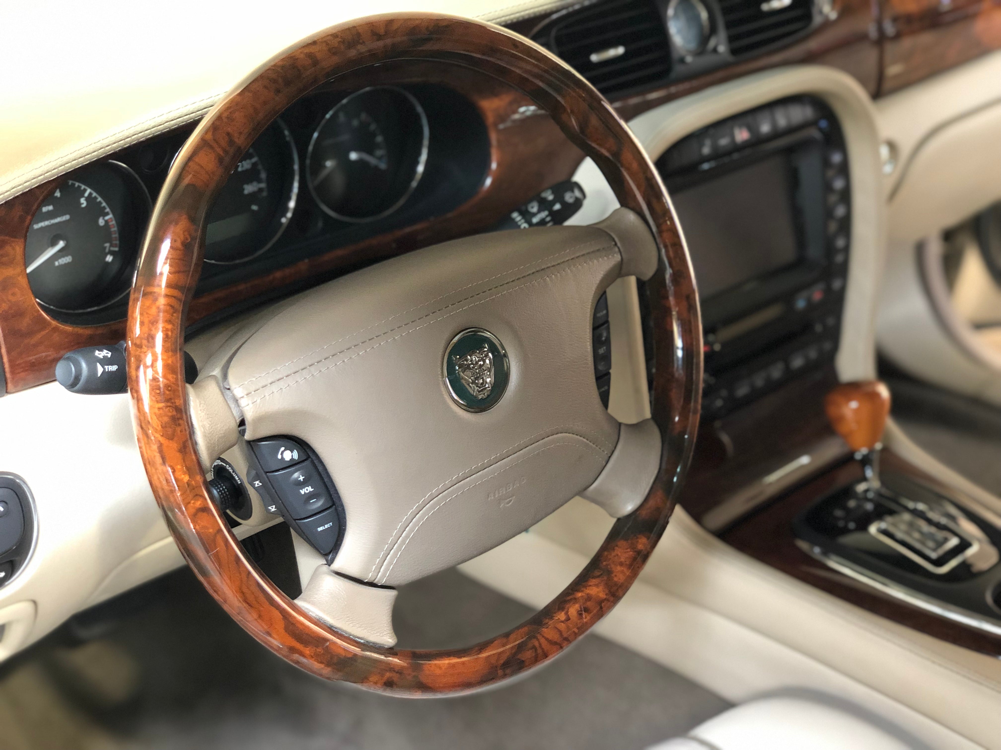 Jaguar XJ Super V8