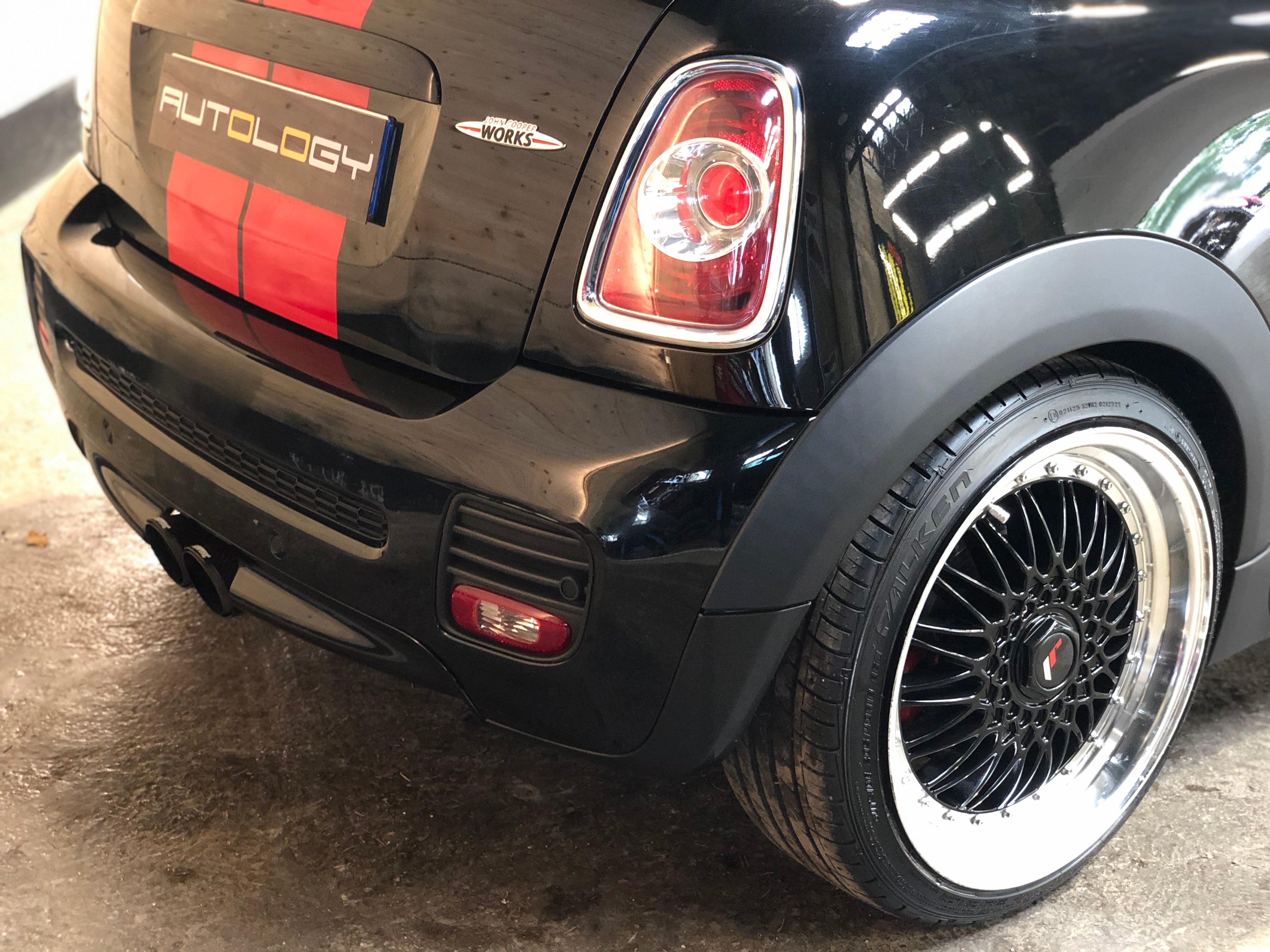 Mini Cabriolet Cooper S JCW BVA 211ch (R57)