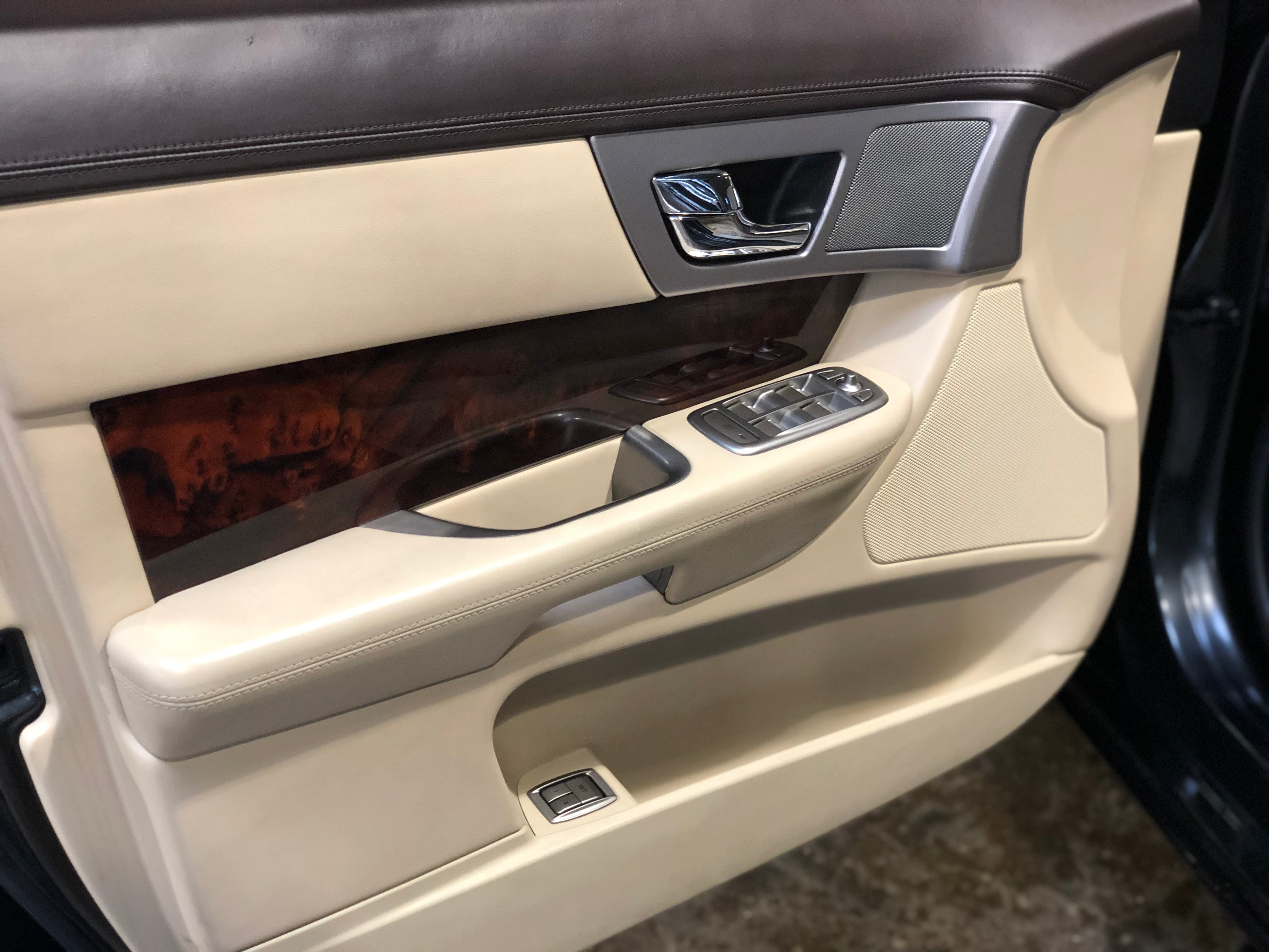 Jaguar XF 3.0d 211ch Luxe Premium