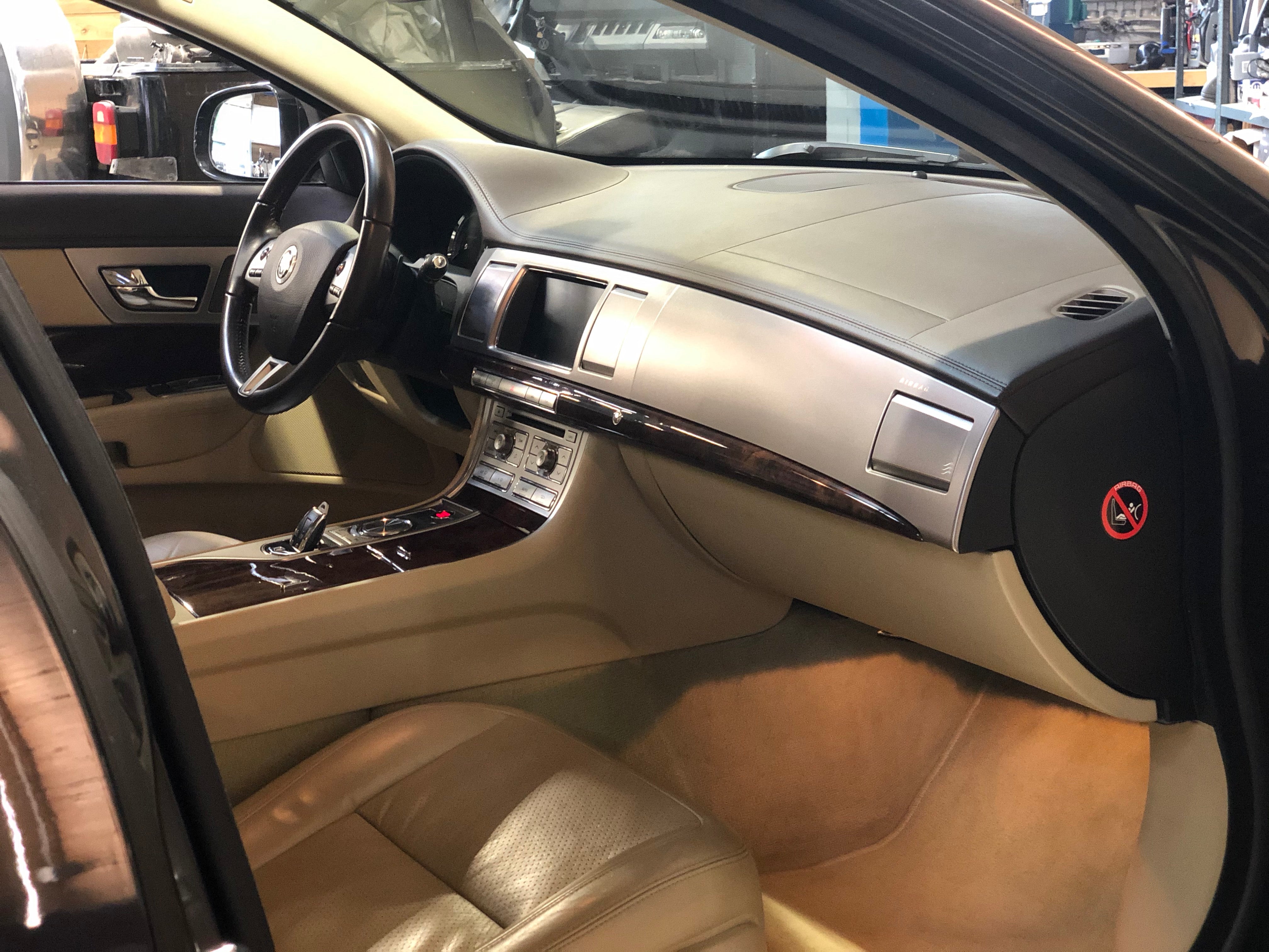 Jaguar XF 3.0d 211ch Luxe Premium