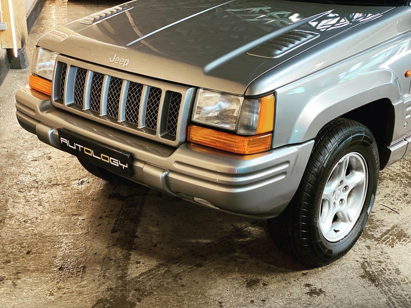 Jeep Grand Cherokee Limited LX 5.9