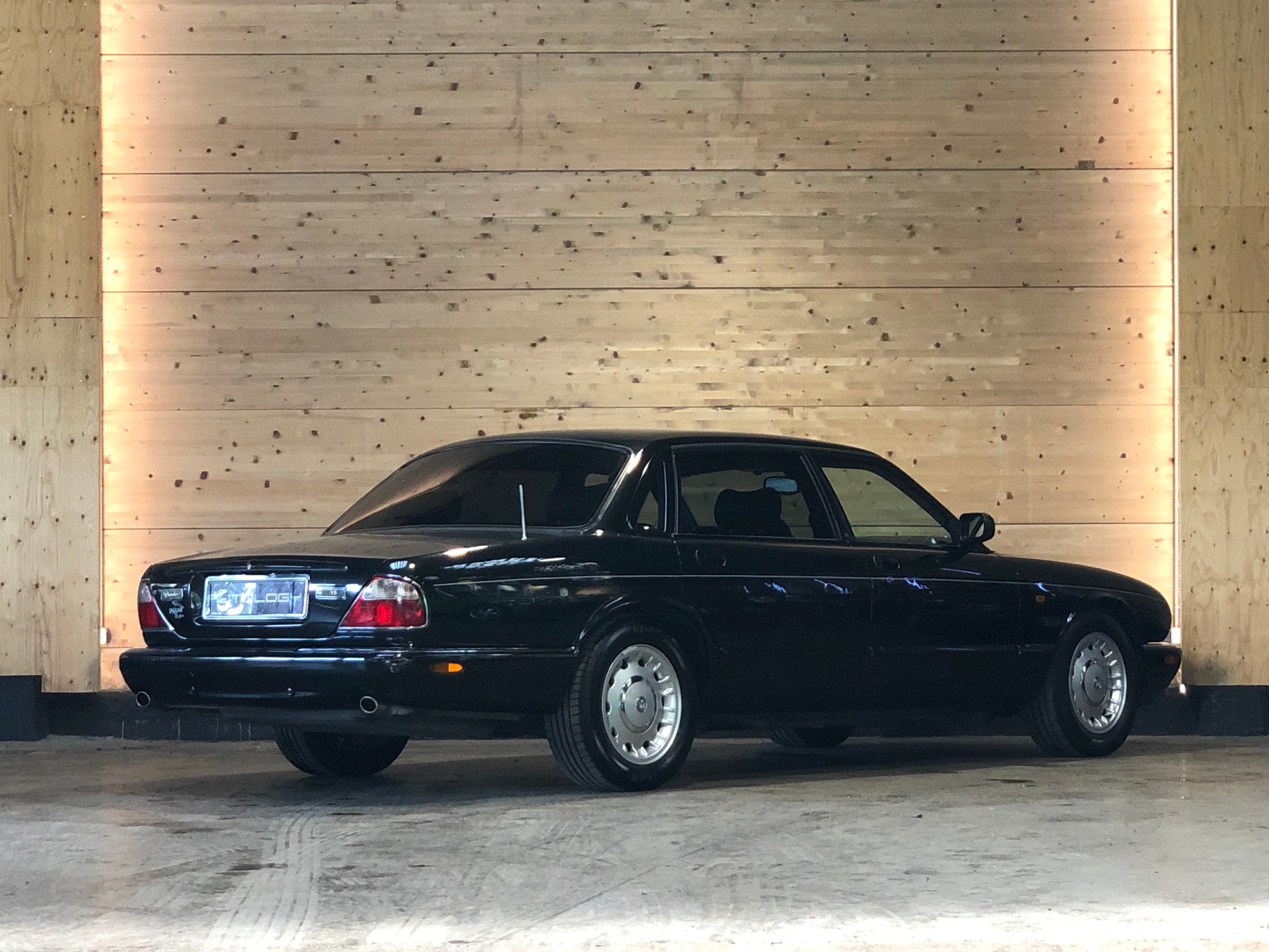 Daimler V8 4.0 BVA (X308)