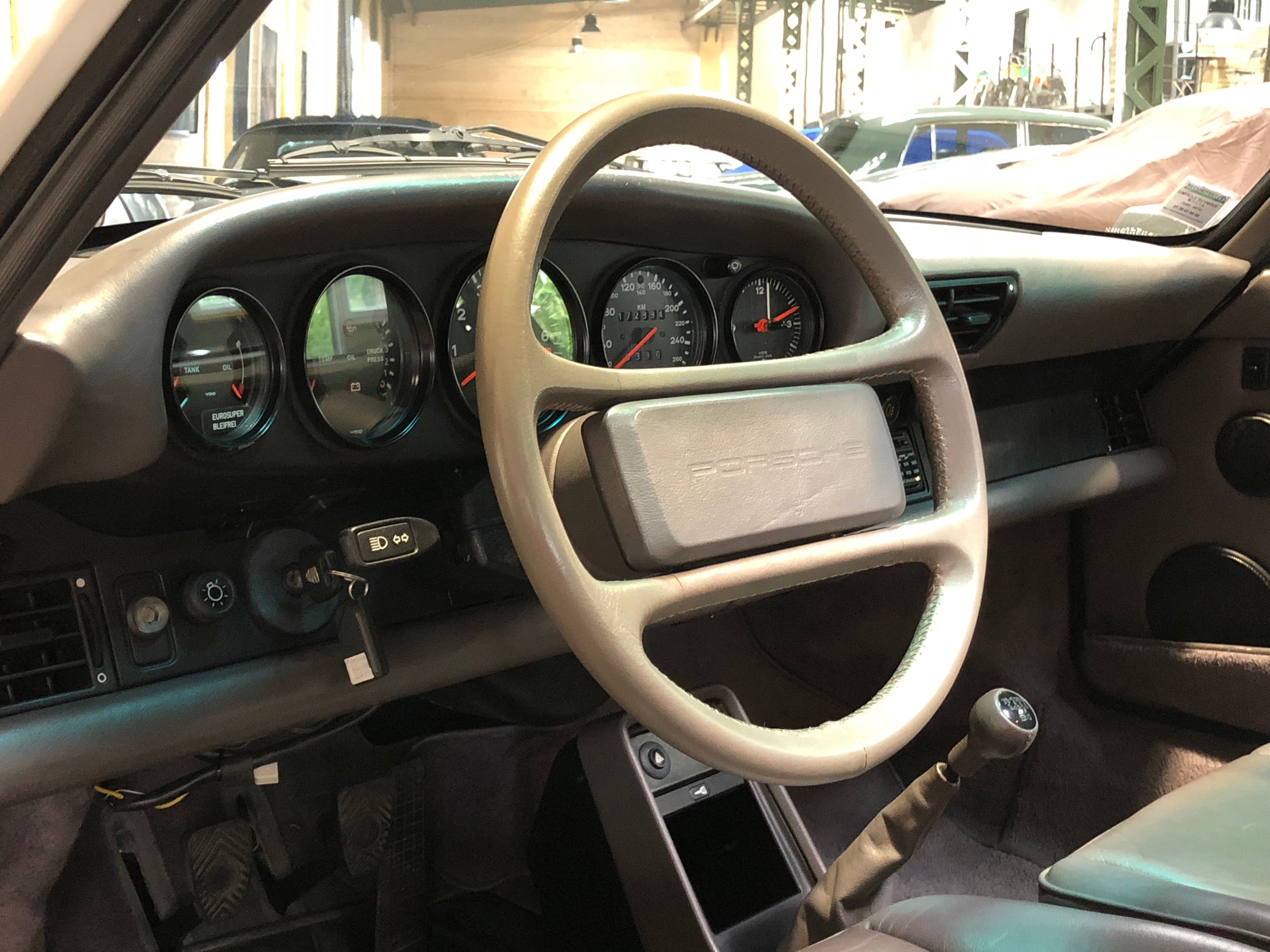 Porsche 911 Carrera 3.2