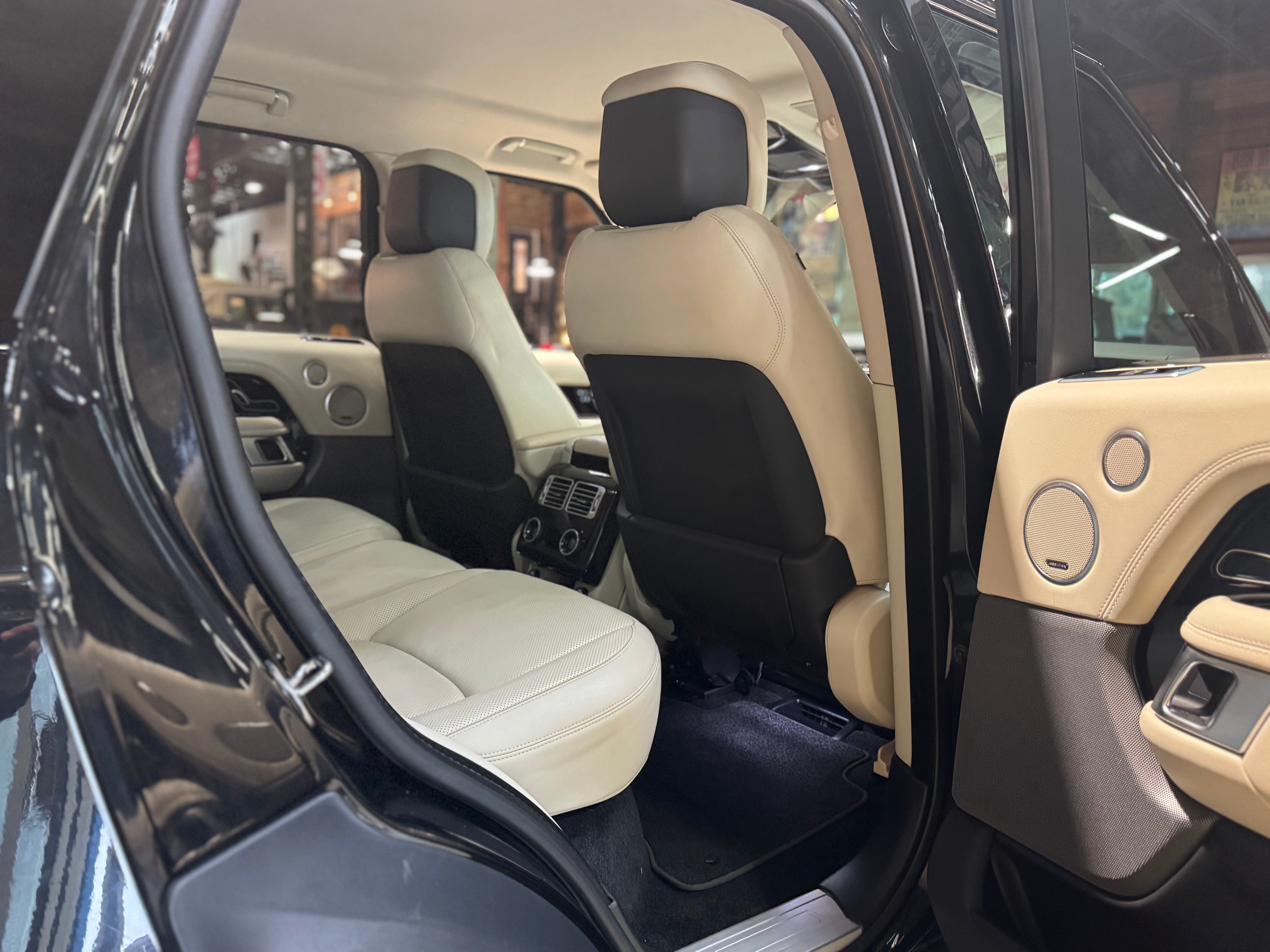 Land Rover Range Rover P400e Vogue