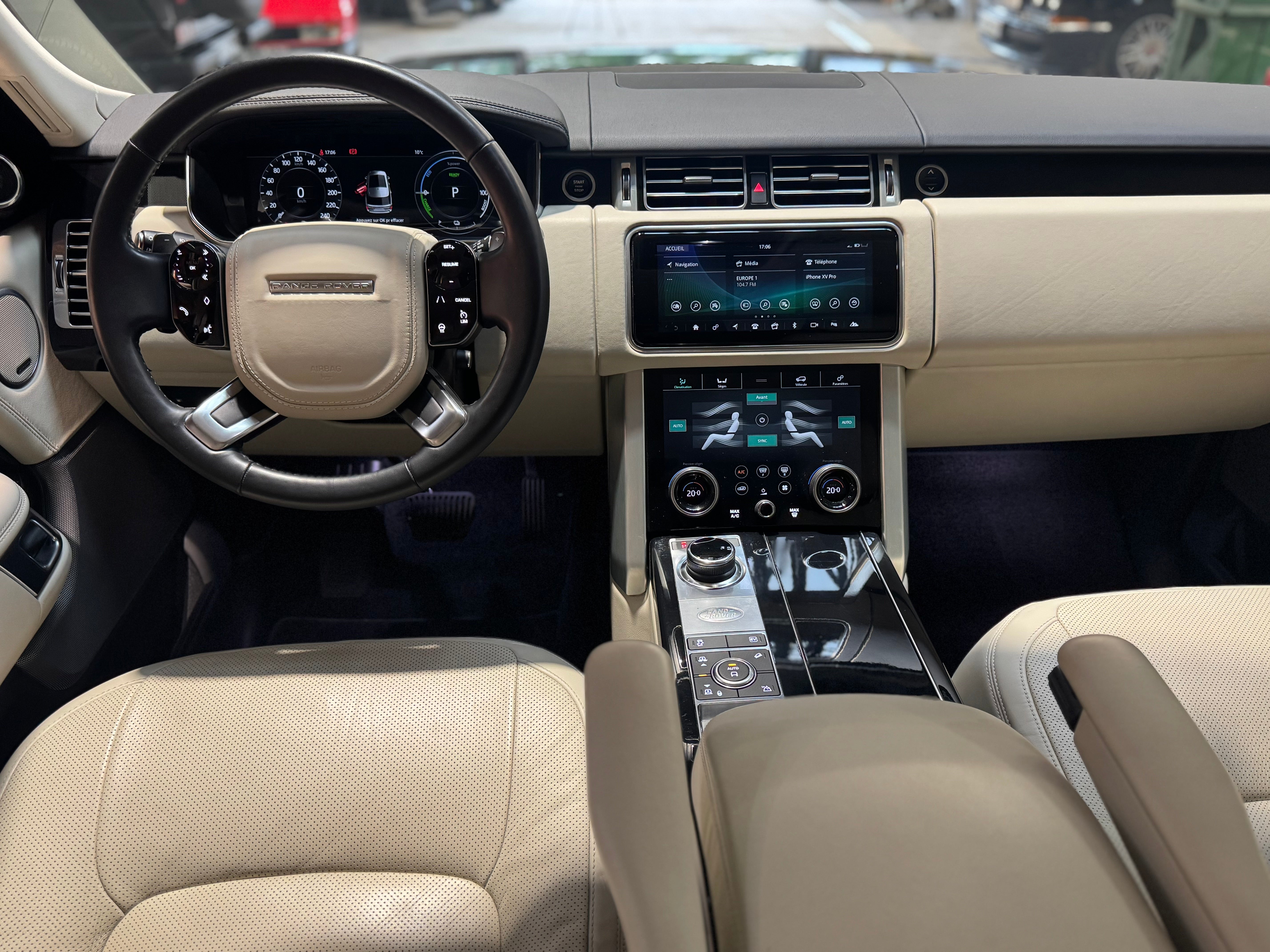 Land Rover Range Rover P400e Vogue