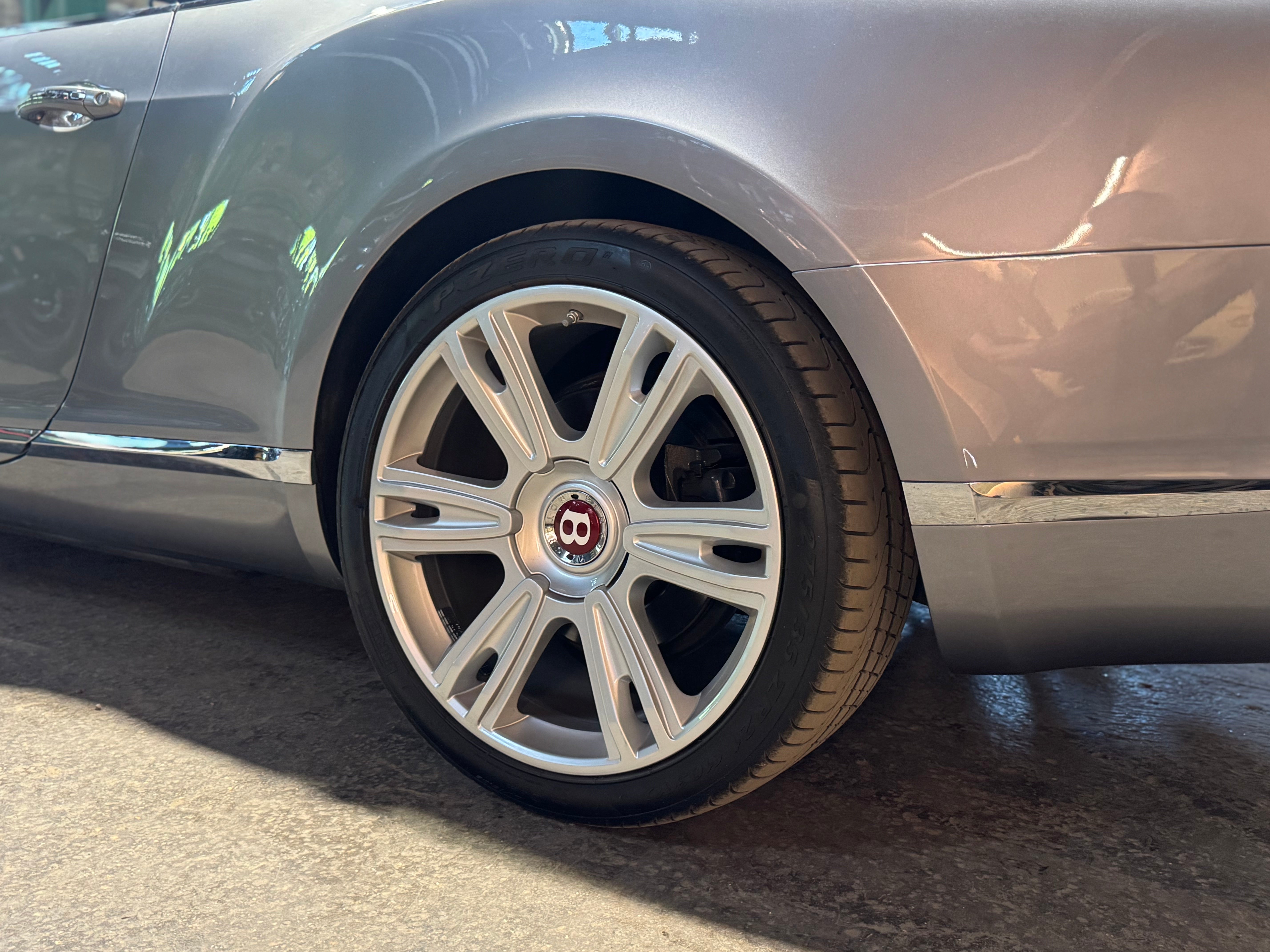 Bentley Continental GTC W12 - 575ch
