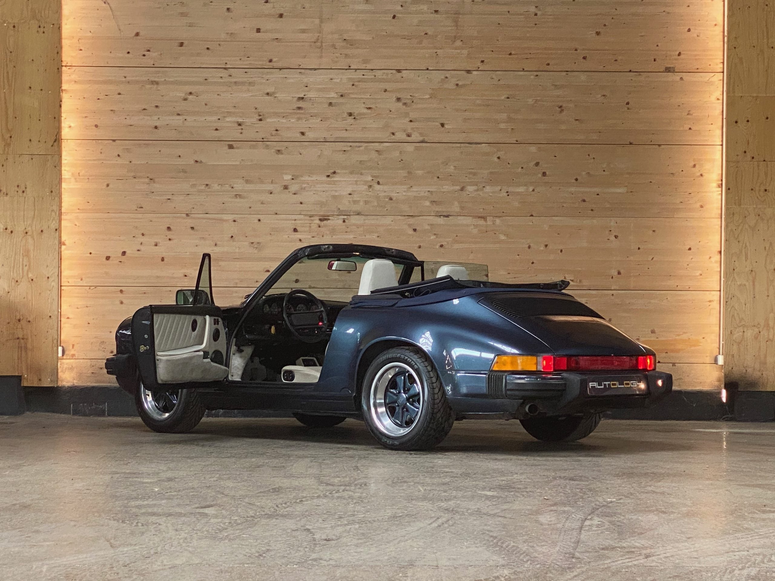 Porsche 911 Carrera 3.2 Cabriolet