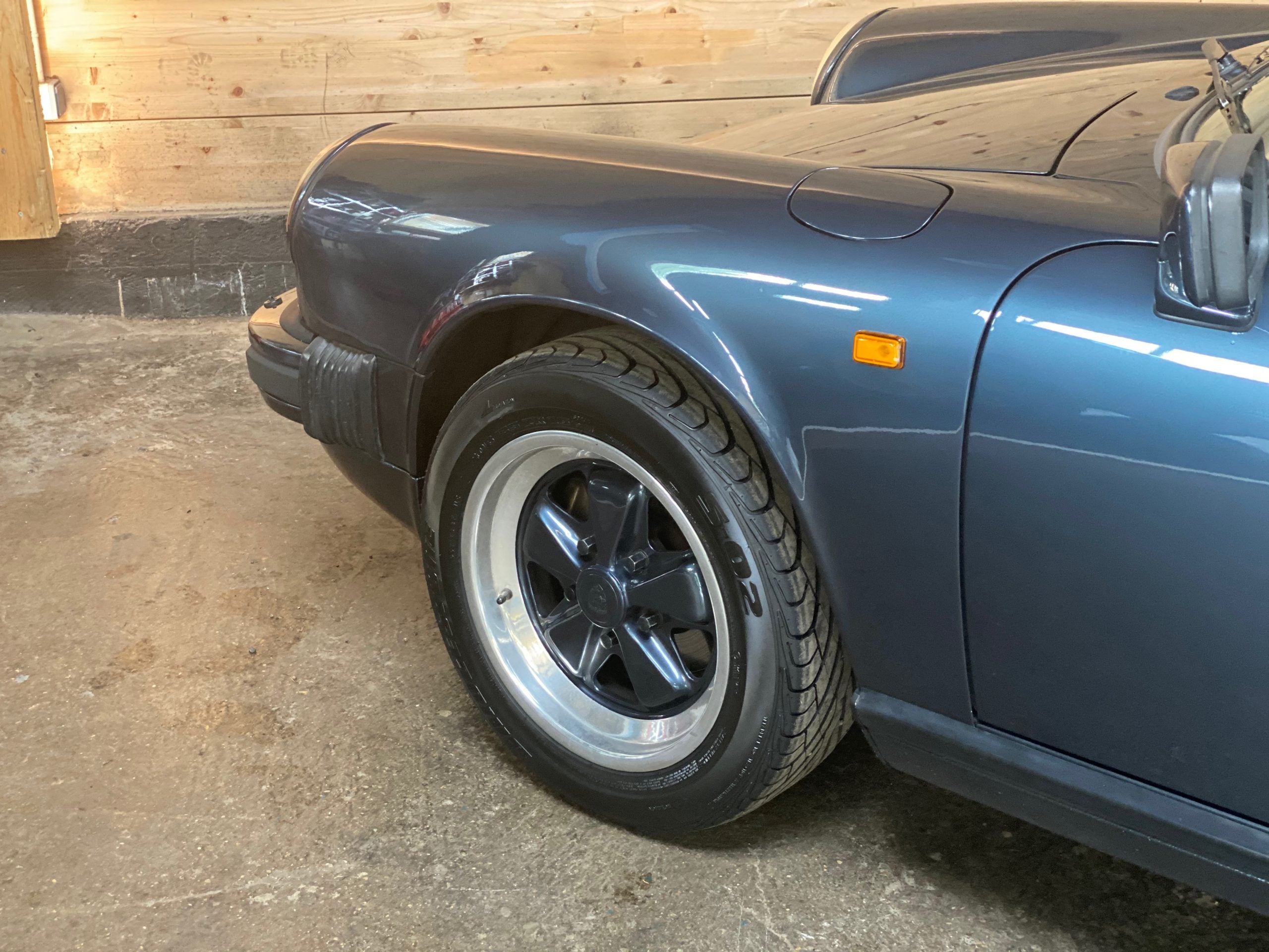 Porsche 911 Carrera 3.2 Cabriolet