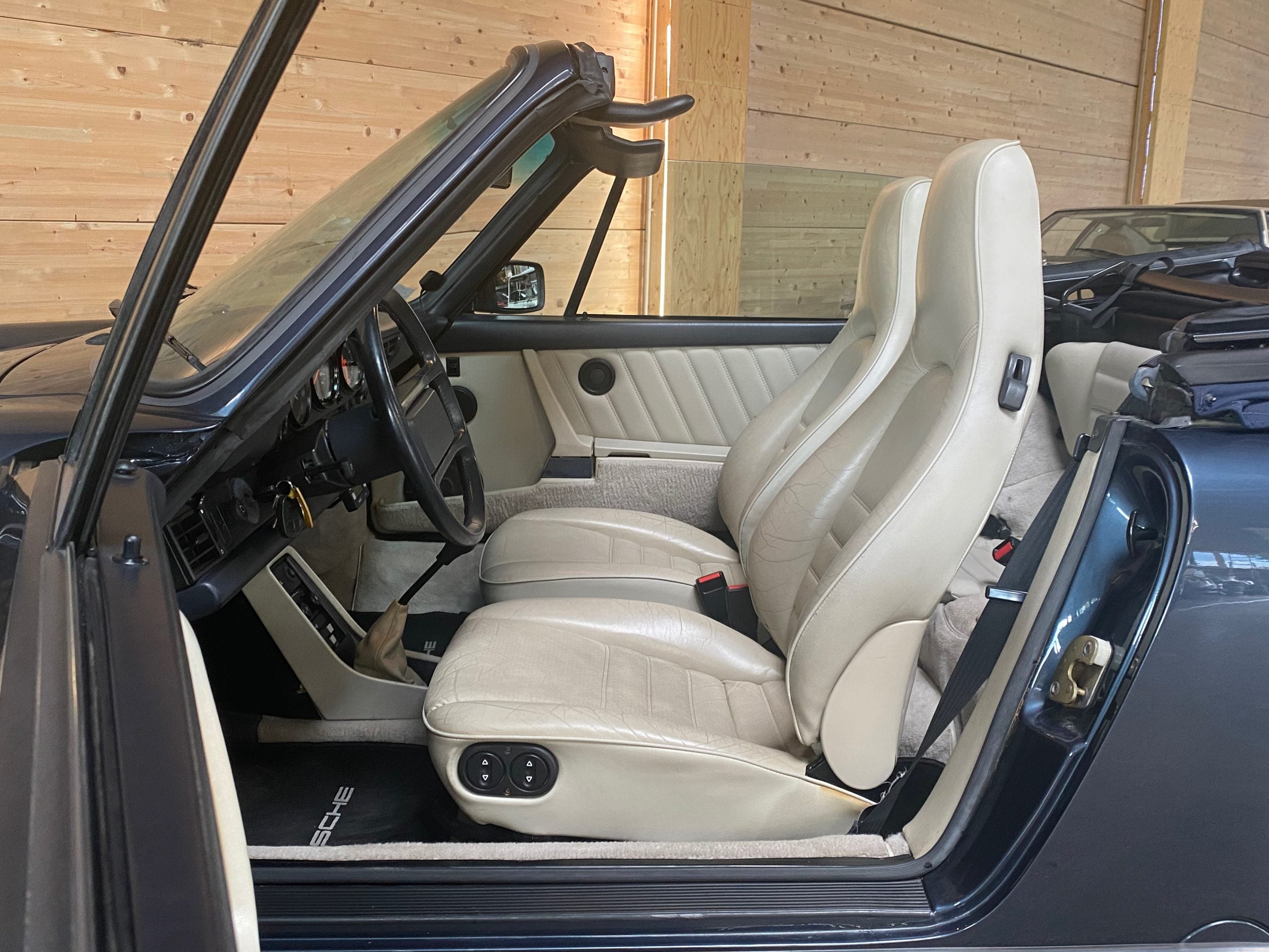 Porsche 911 Carrera 3.2 Cabriolet