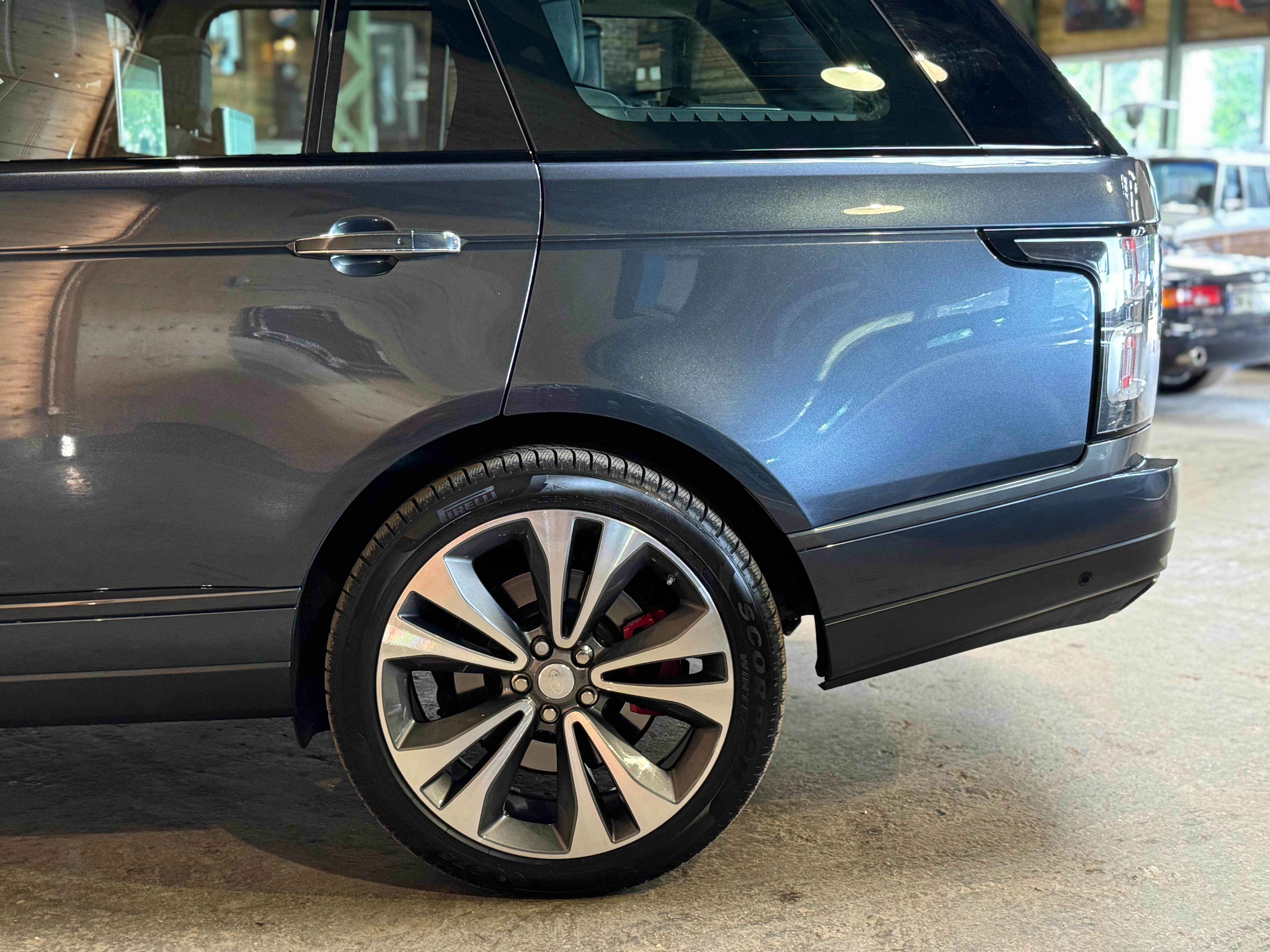 Land Rover Range Rover SV Autobiography Dynamic