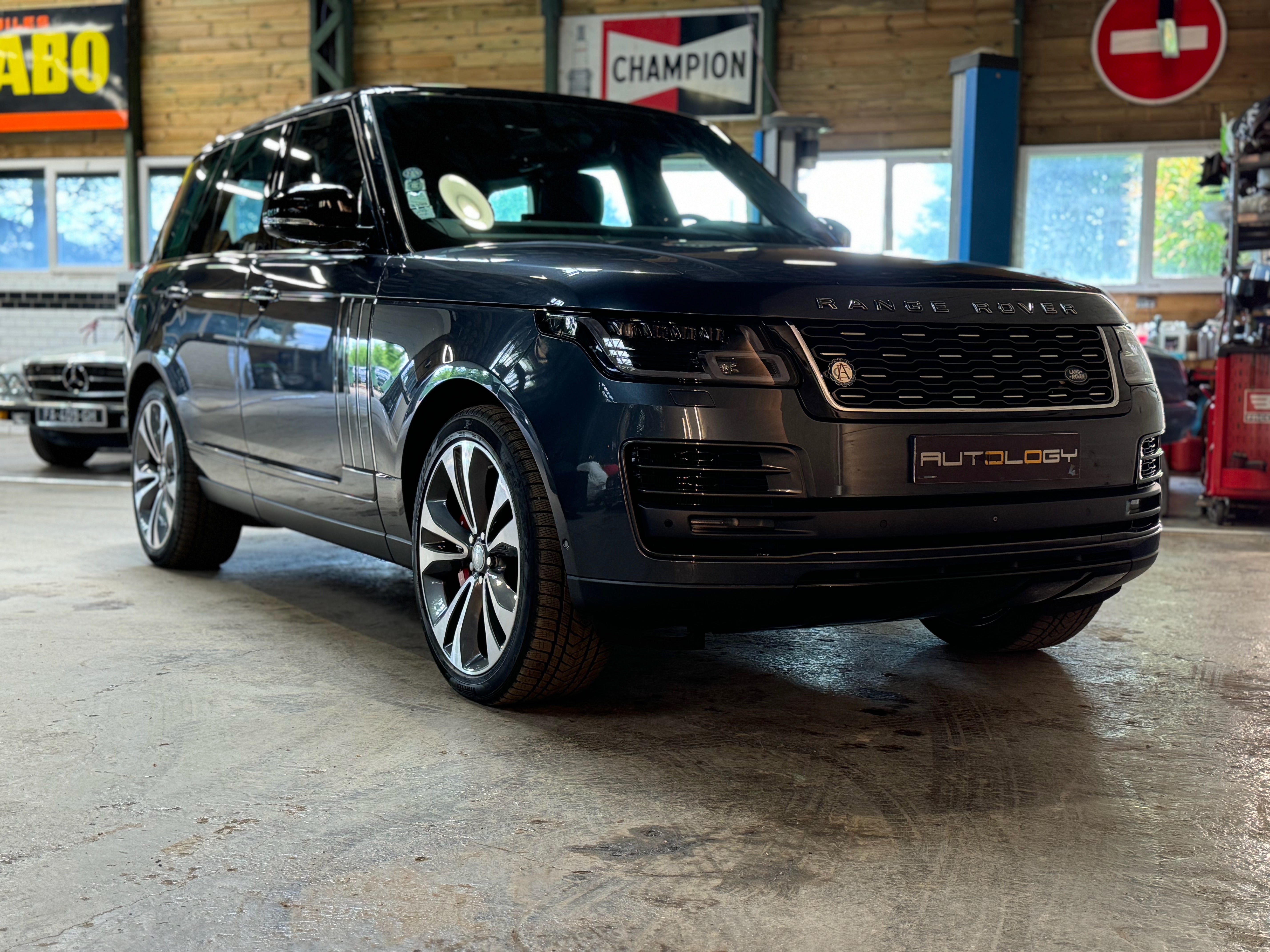 Land Rover Range Rover SV Autobiography Dynamic
