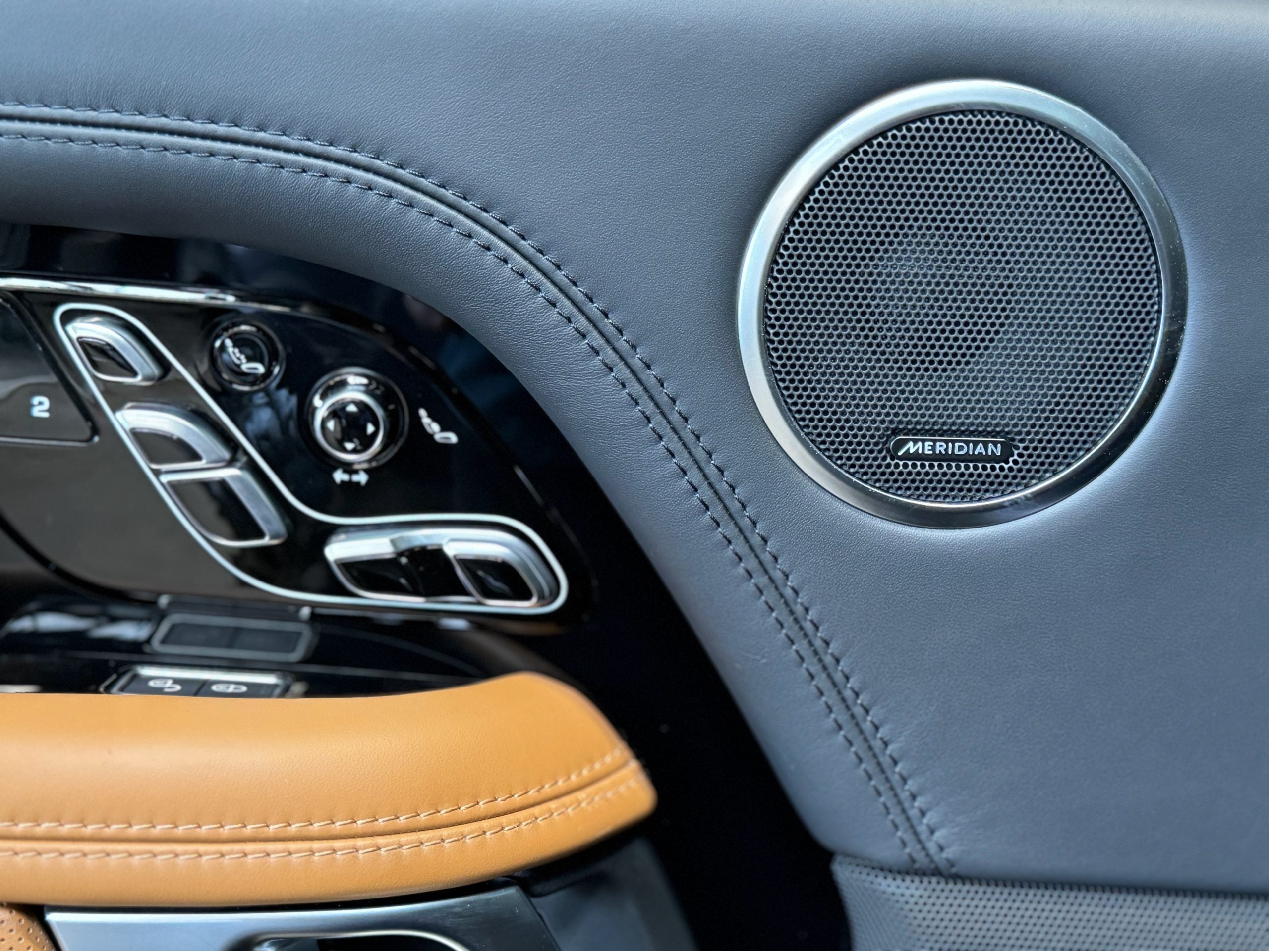 Land Rover Range Rover SV Autobiography Dynamic
