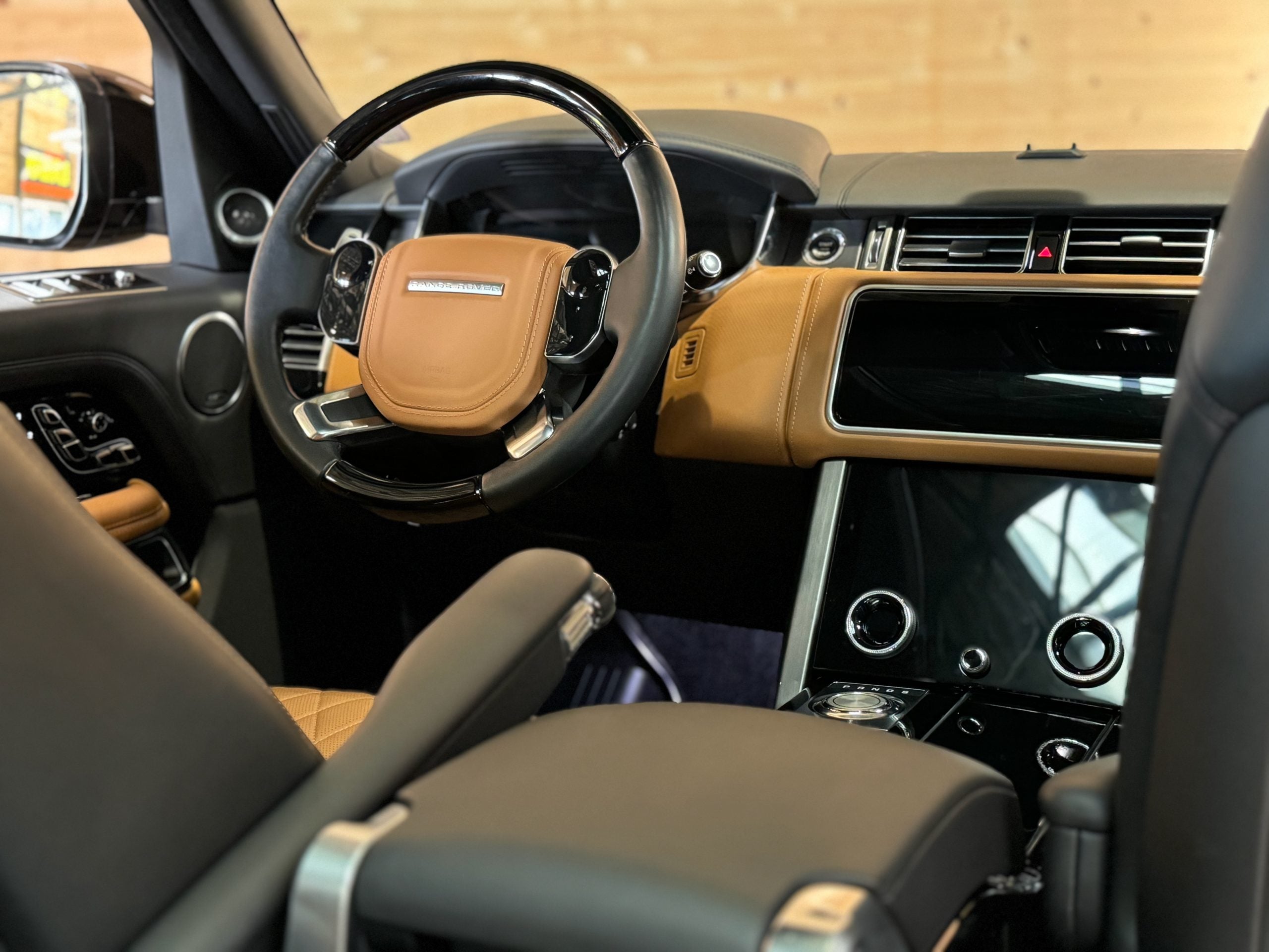 Land Rover Range Rover SV Autobiography Dynamic