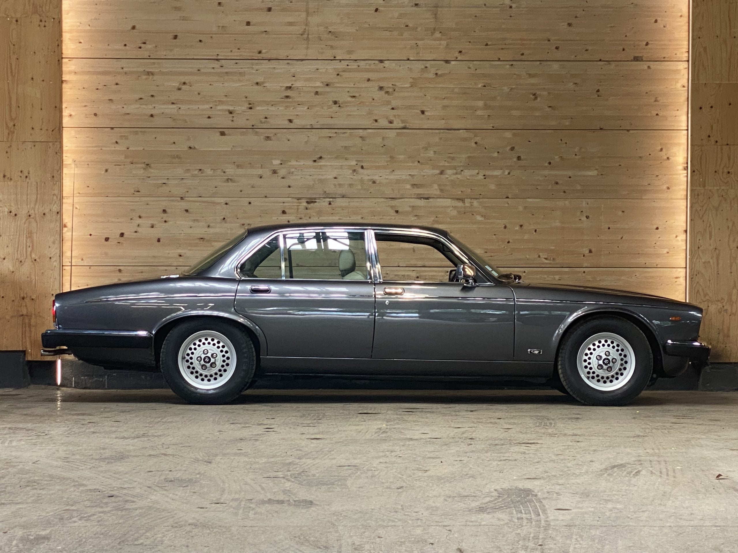 Daimler Double Six Série III