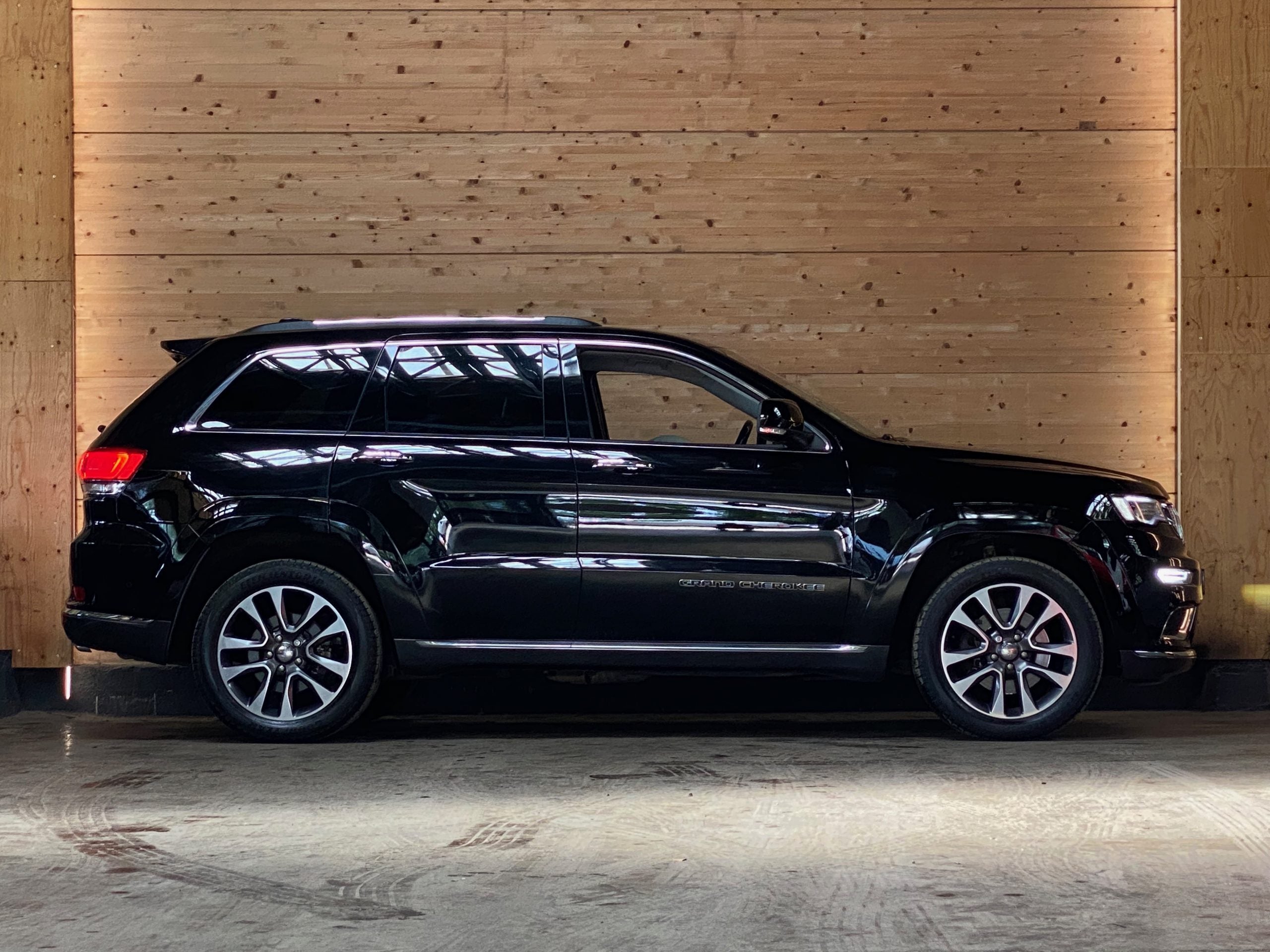 Jeep Grand Cherokee V8 5.7 Summit BVA8