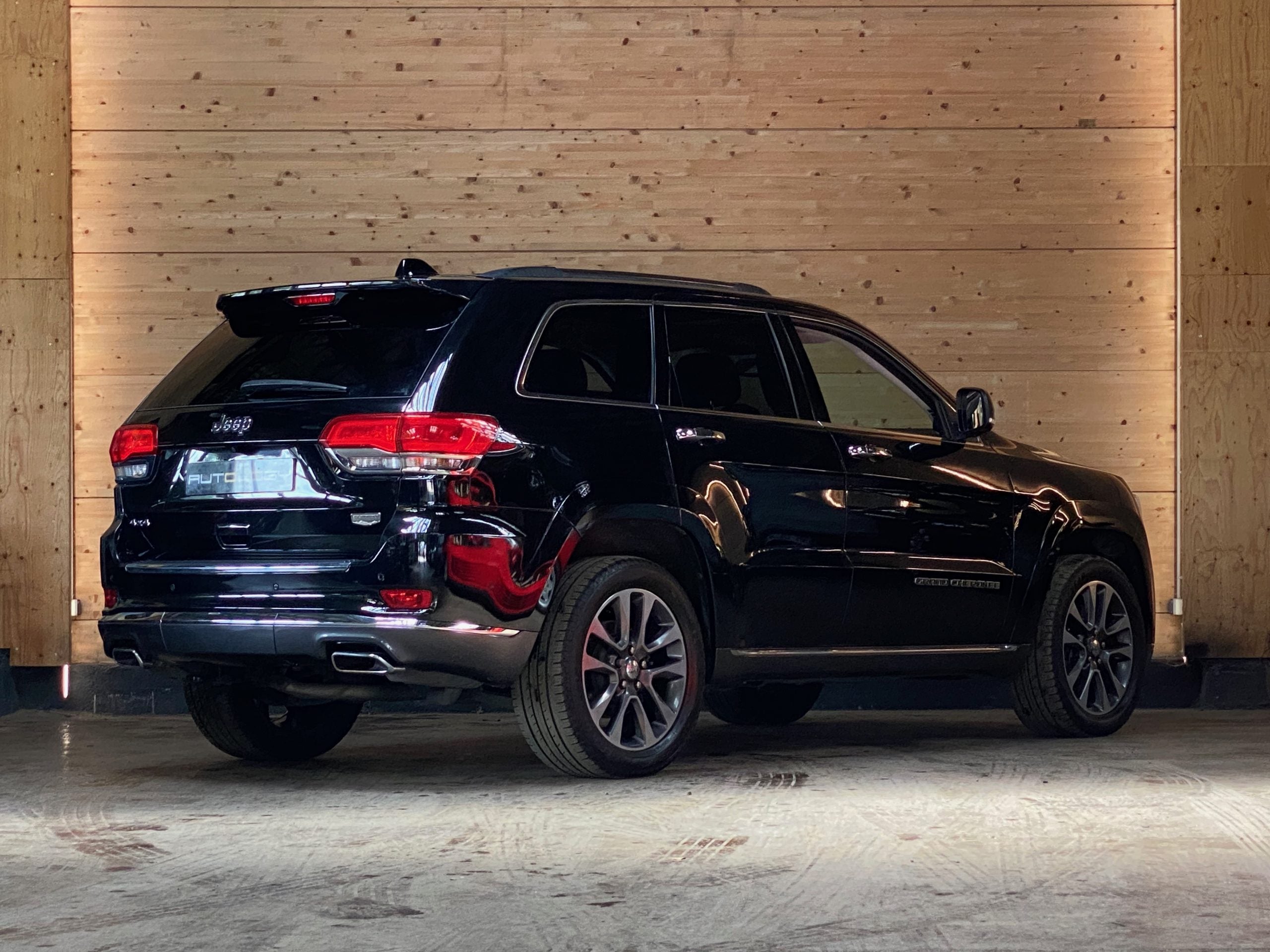 Jeep Grand Cherokee V8 5.7 Summit BVA8