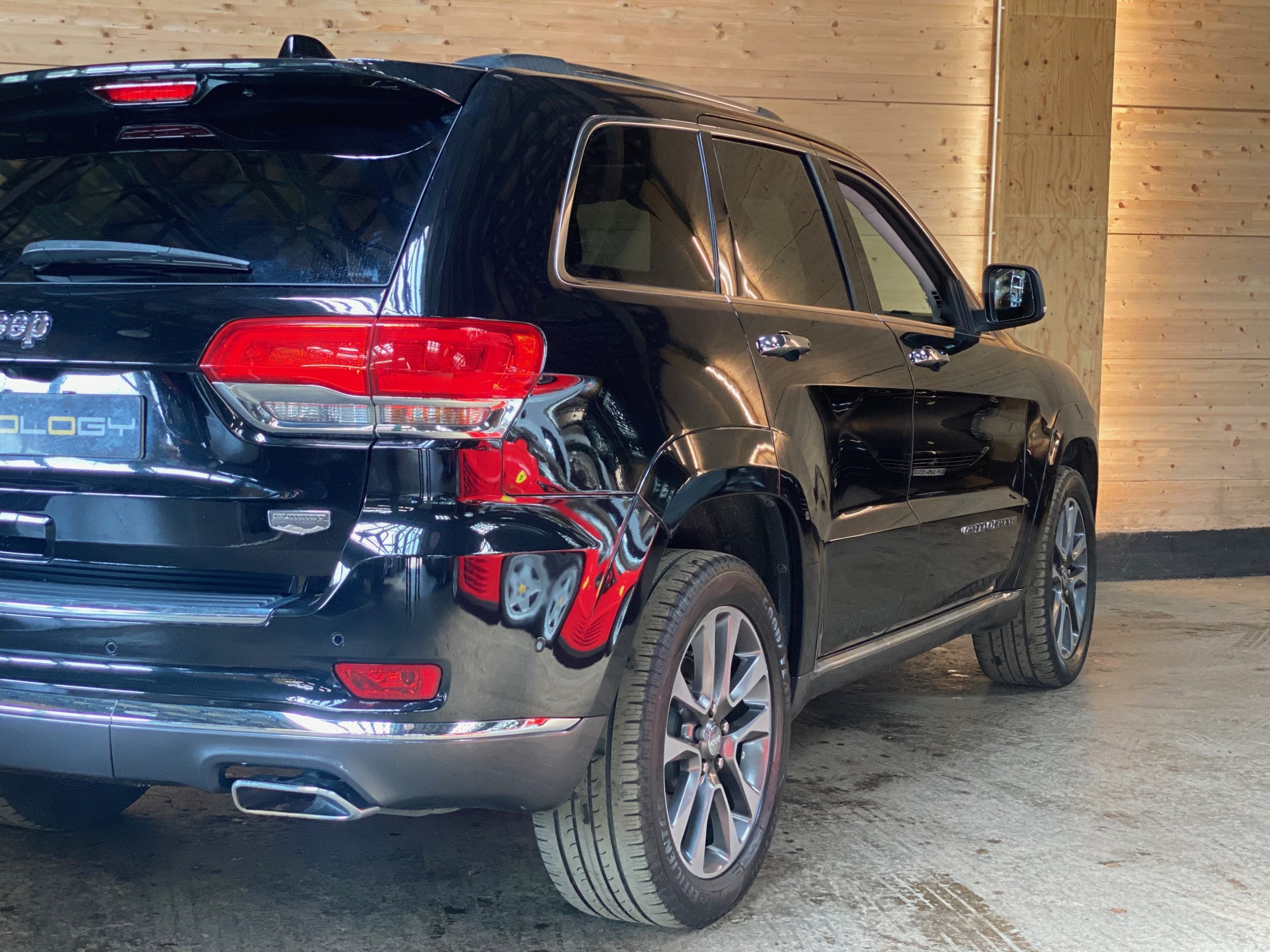 Jeep Grand Cherokee V8 5.7 Summit BVA8