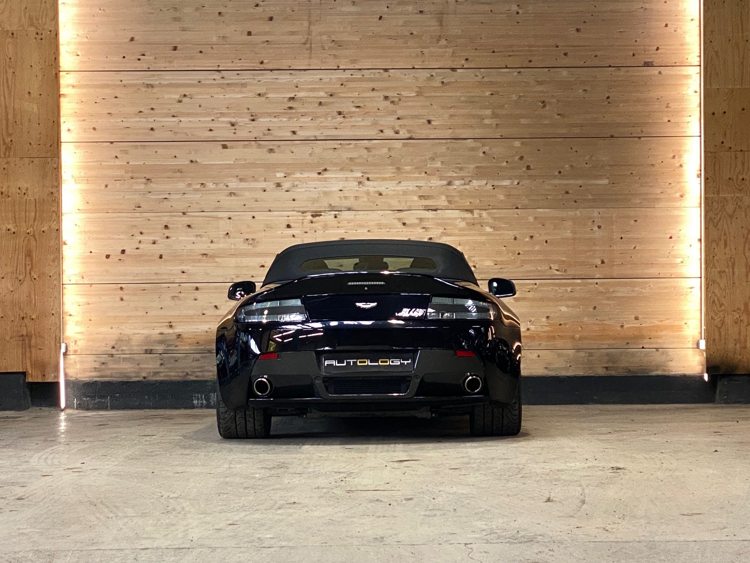 Aston Martin V12 Vantage Roadster BVM6 n°16/101
