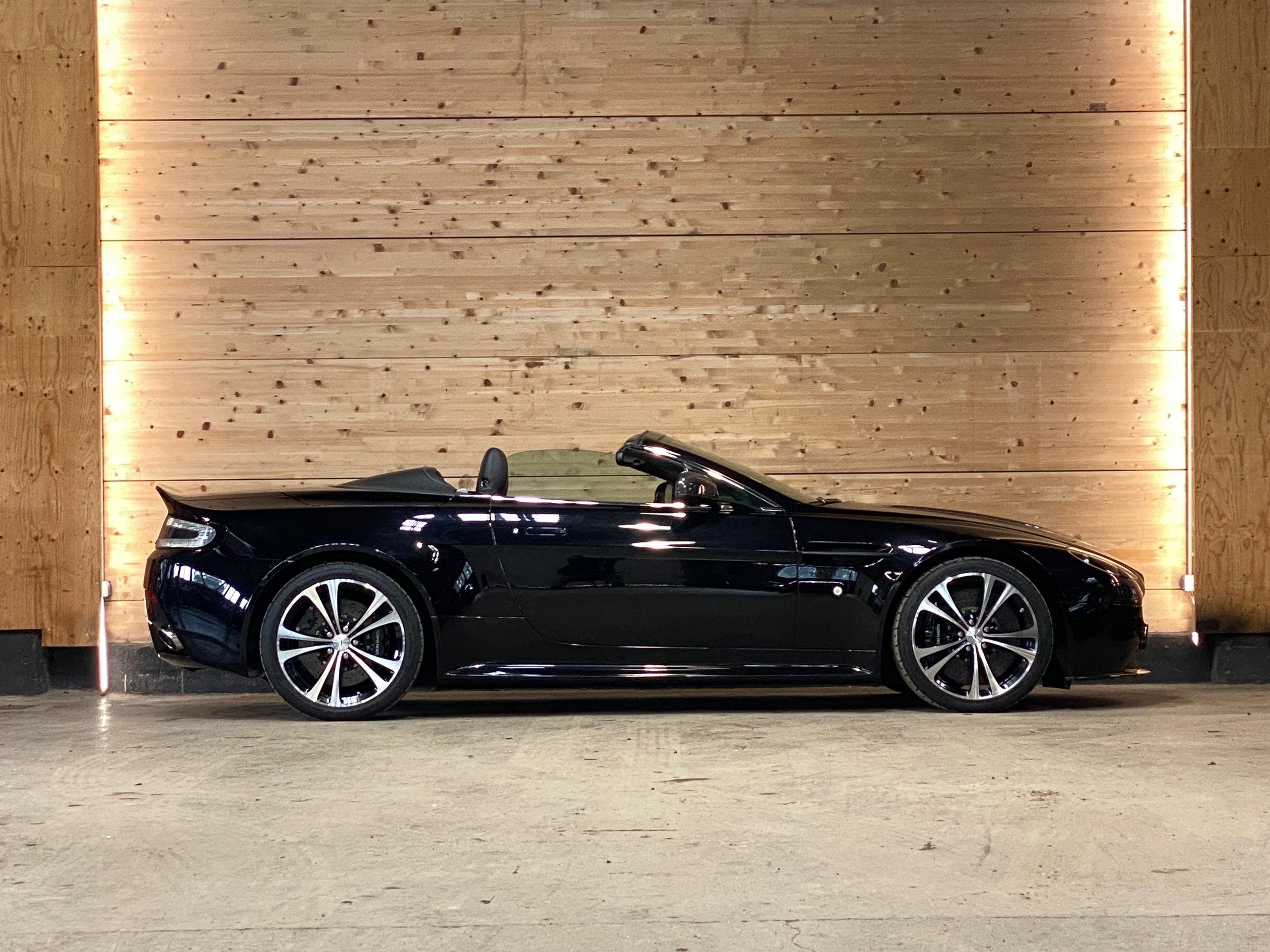 Aston Martin V12 Vantage Roadster BVM6 n°16/101