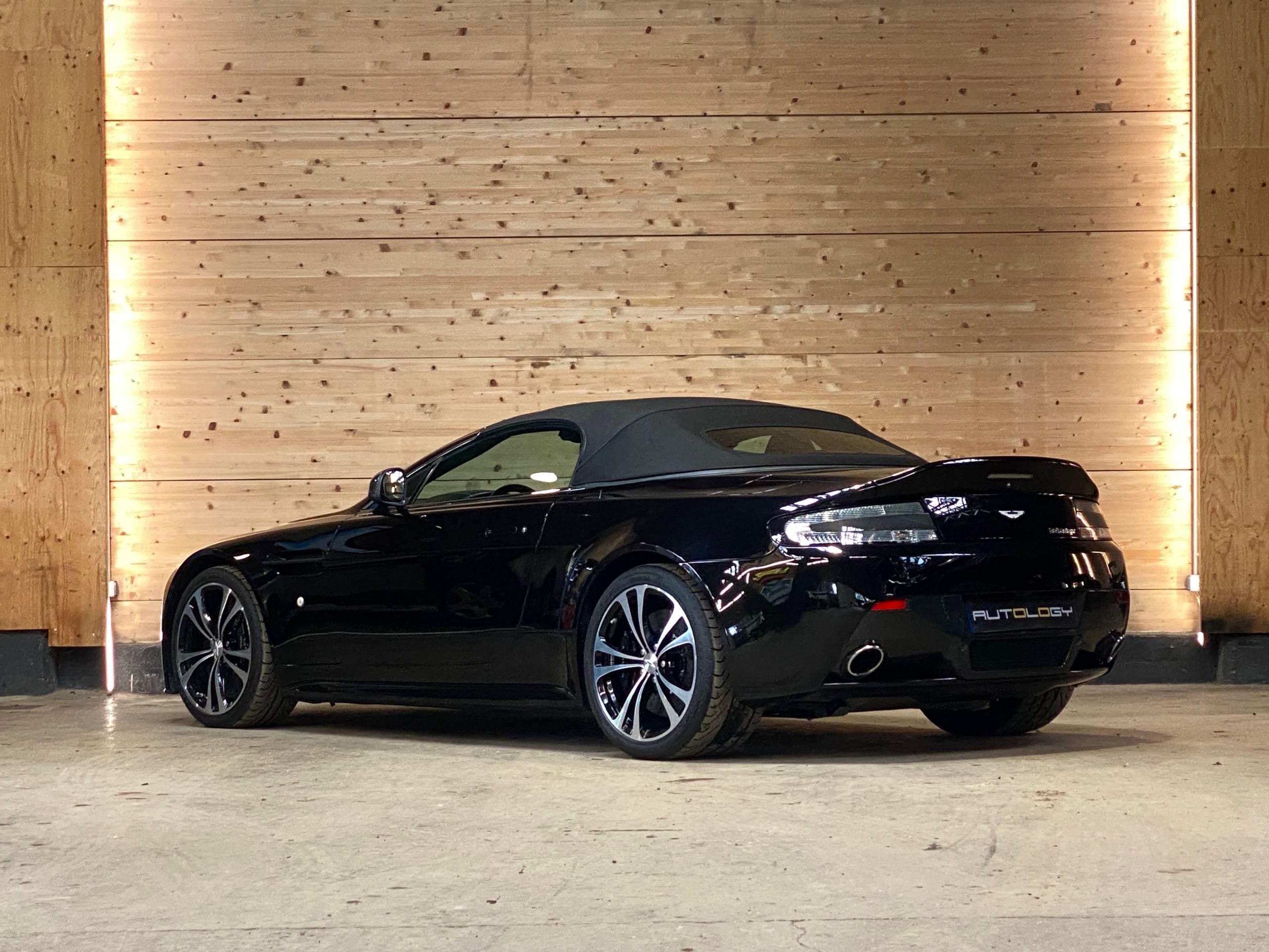 Aston Martin V12 Vantage Roadster BVM6 n°16/101