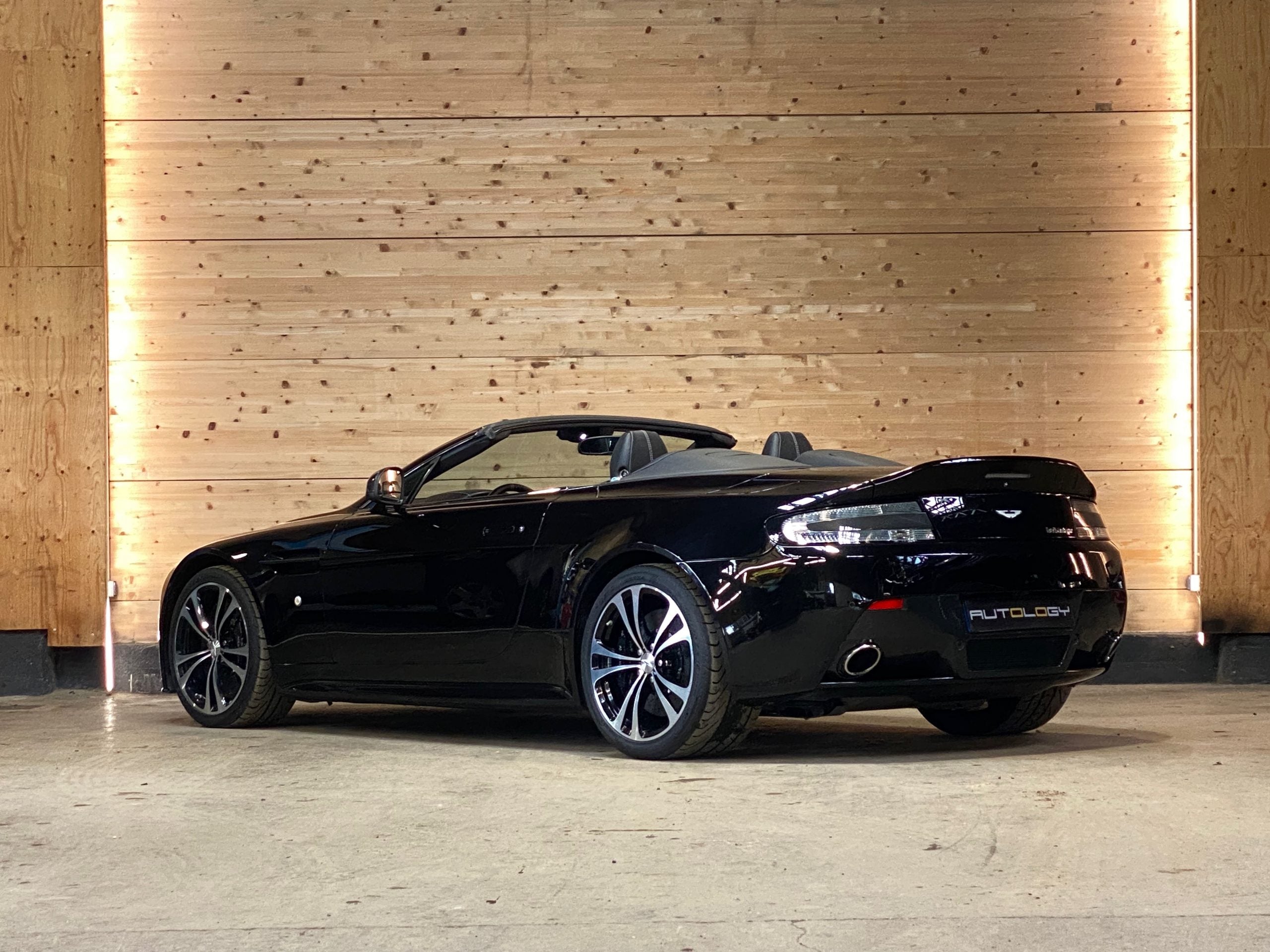 Aston Martin V12 Vantage Roadster BVM6 n°16/101