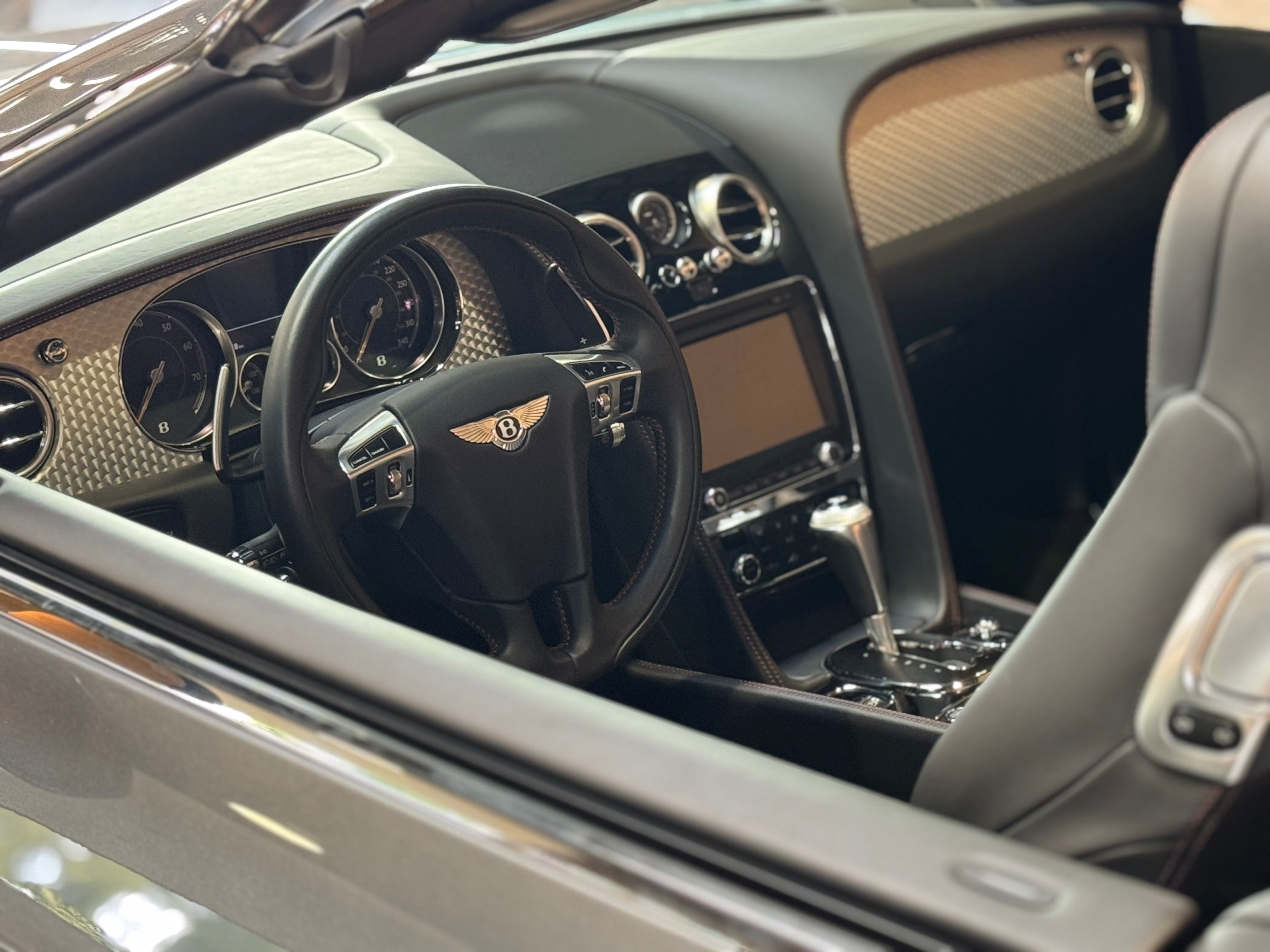 Bentley Continental GTC V8s