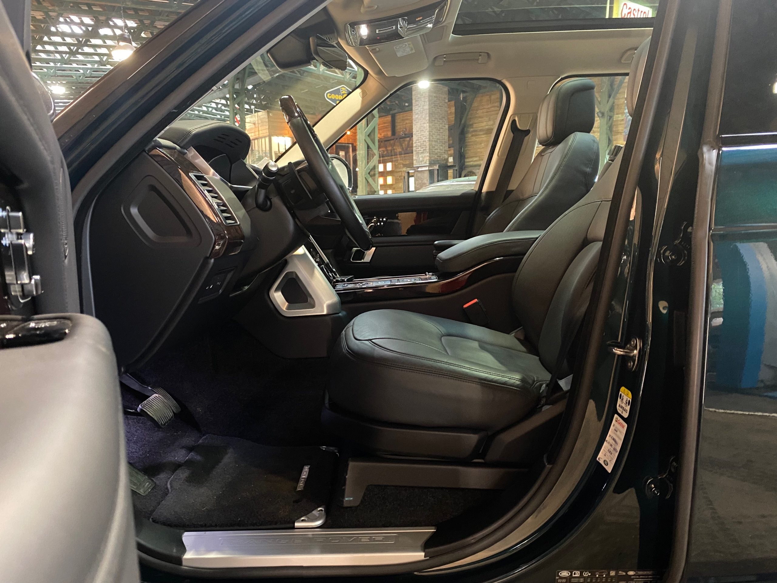 Land Rover Range Rover P400e Vogue