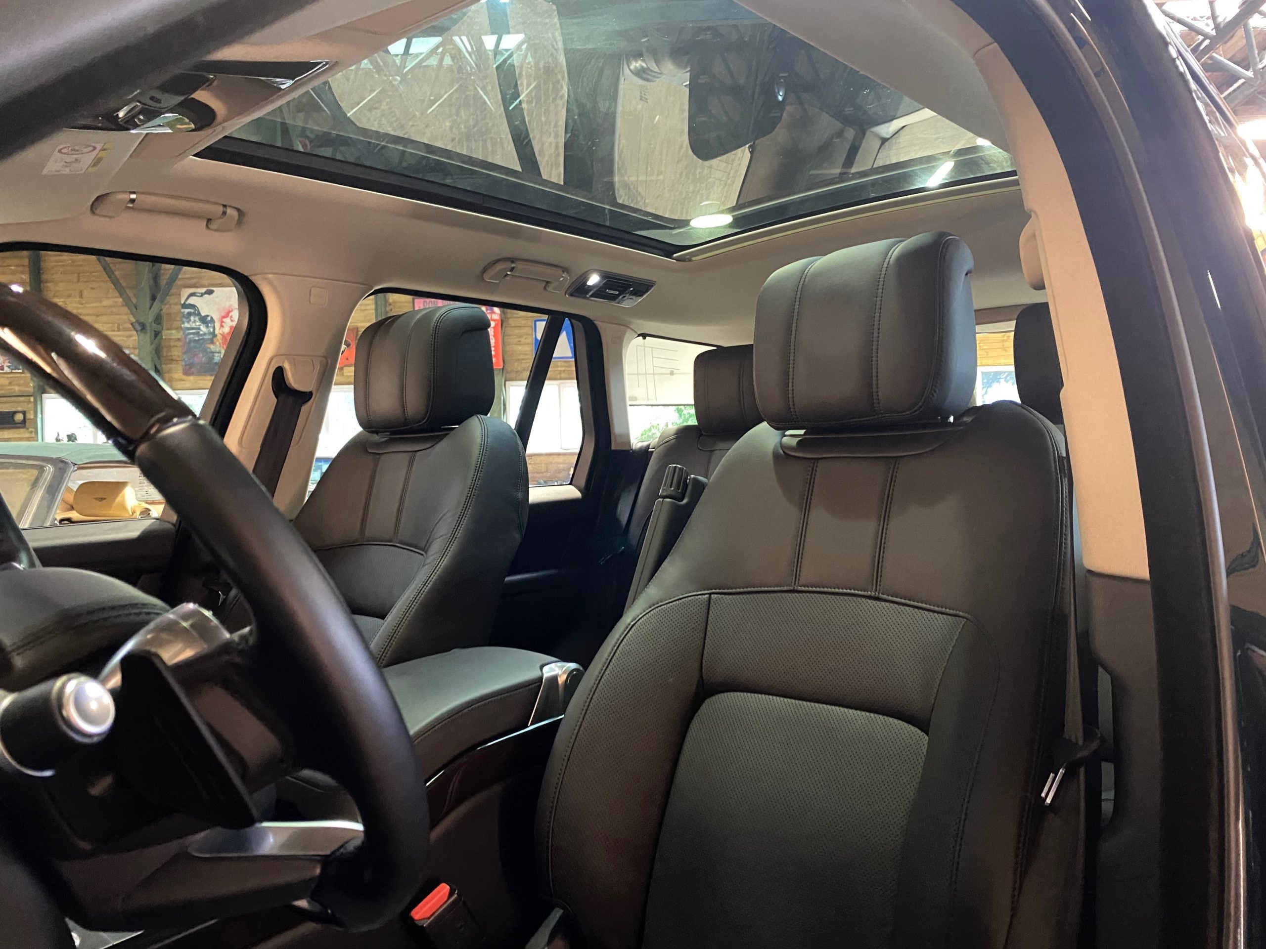 Land Rover Range Rover P400e Vogue
