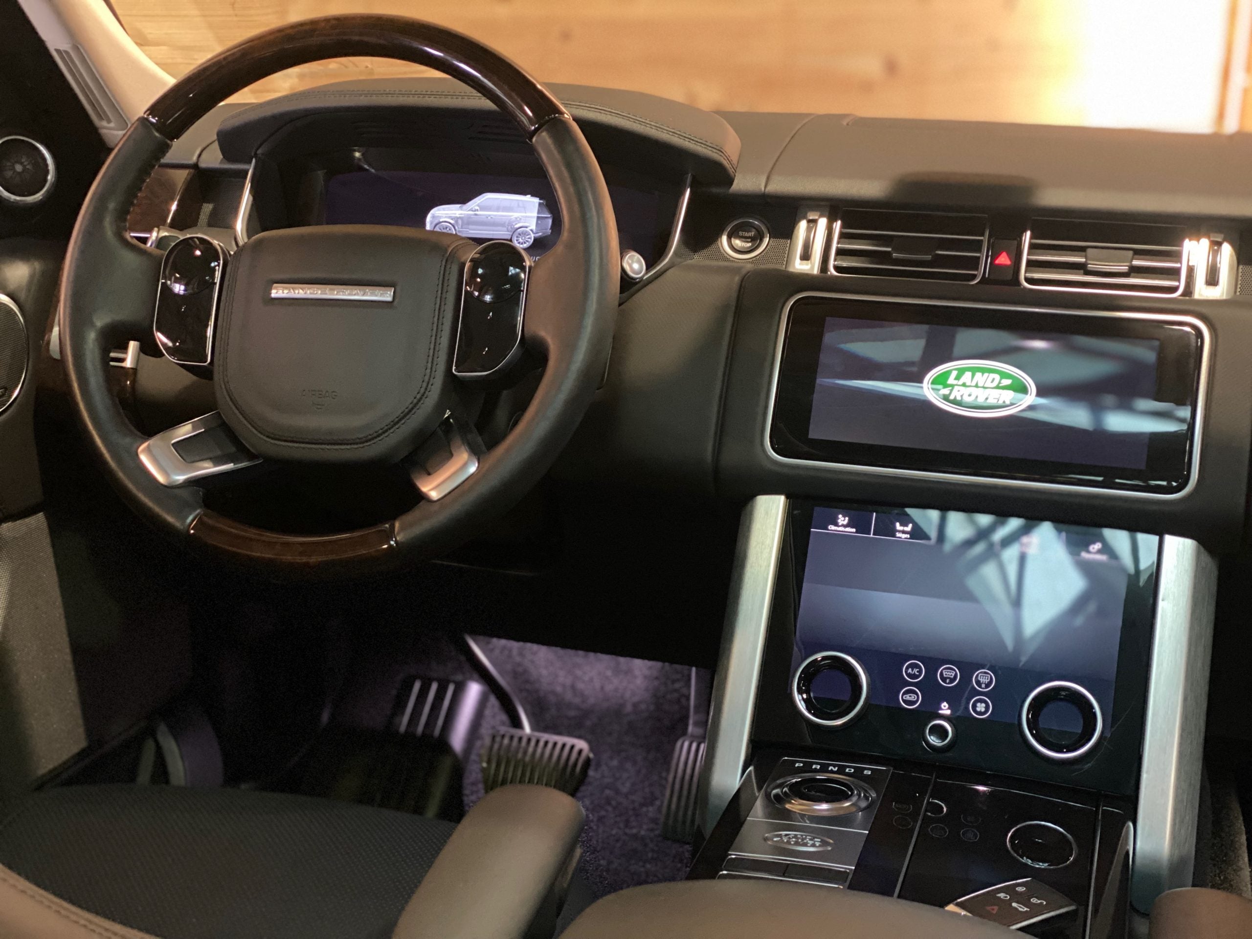 Land Rover Range Rover P400e Vogue