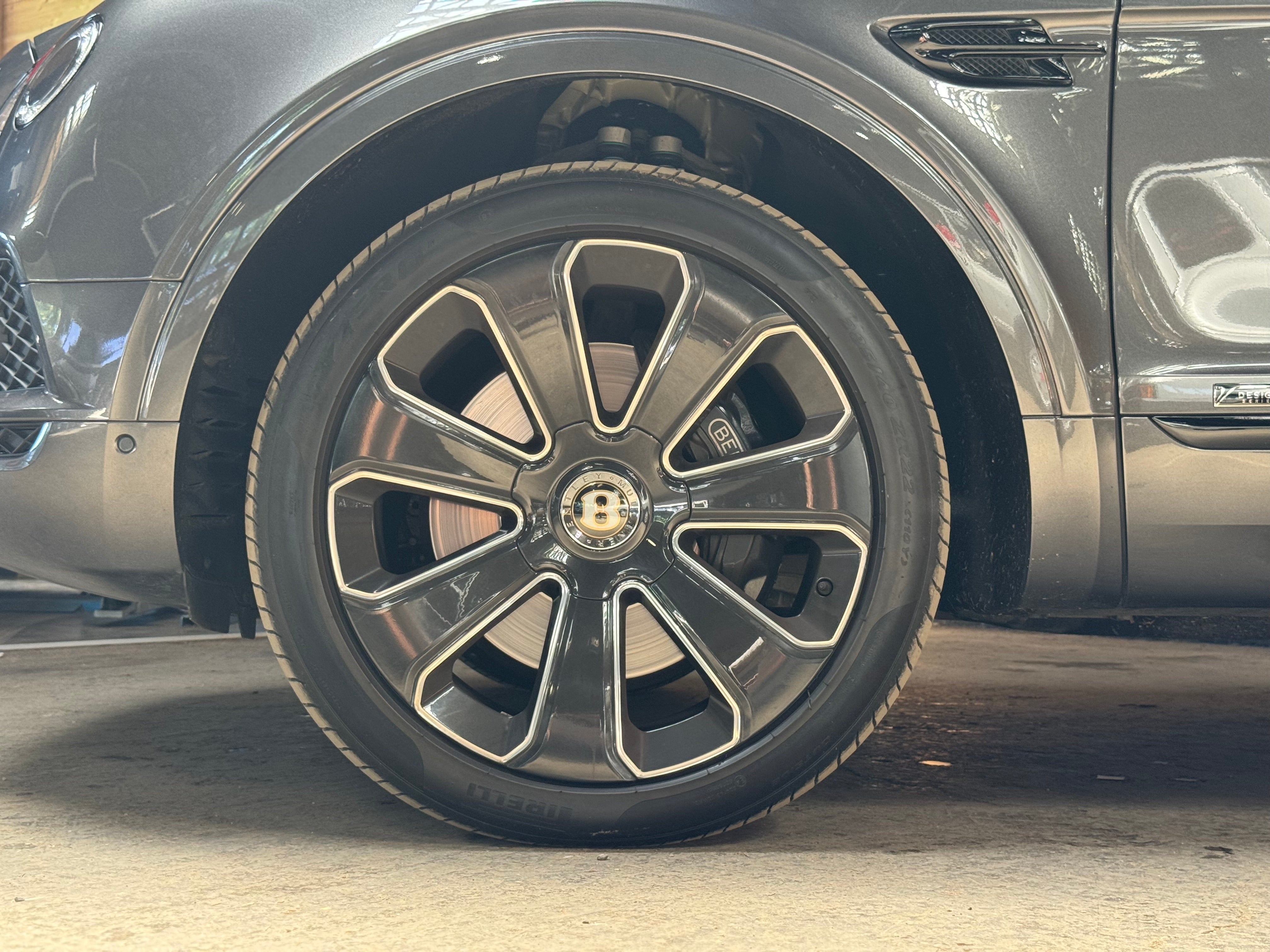 Bentley Bentayga V8 Design Series