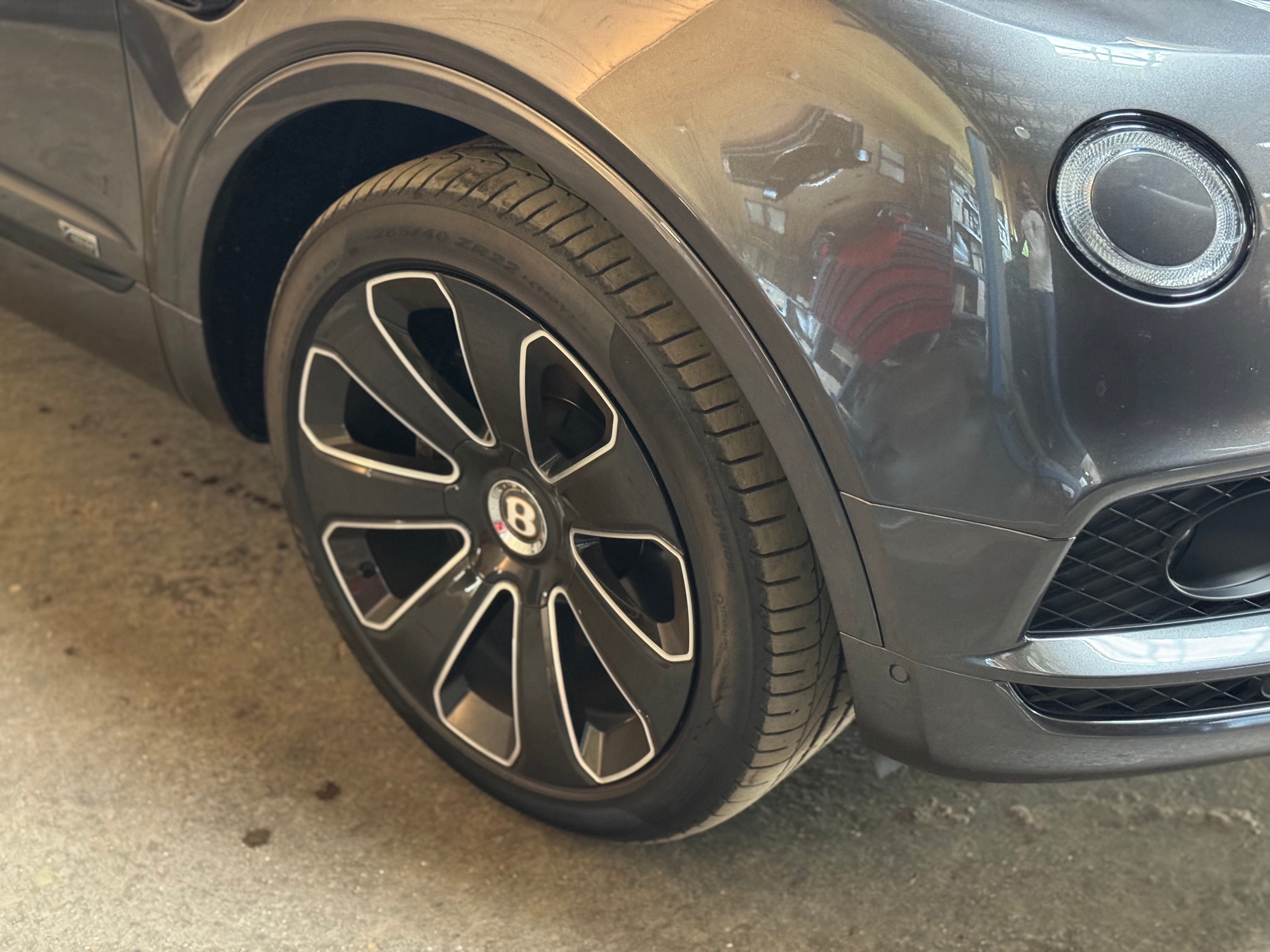 Bentley Bentayga V8 Design Series