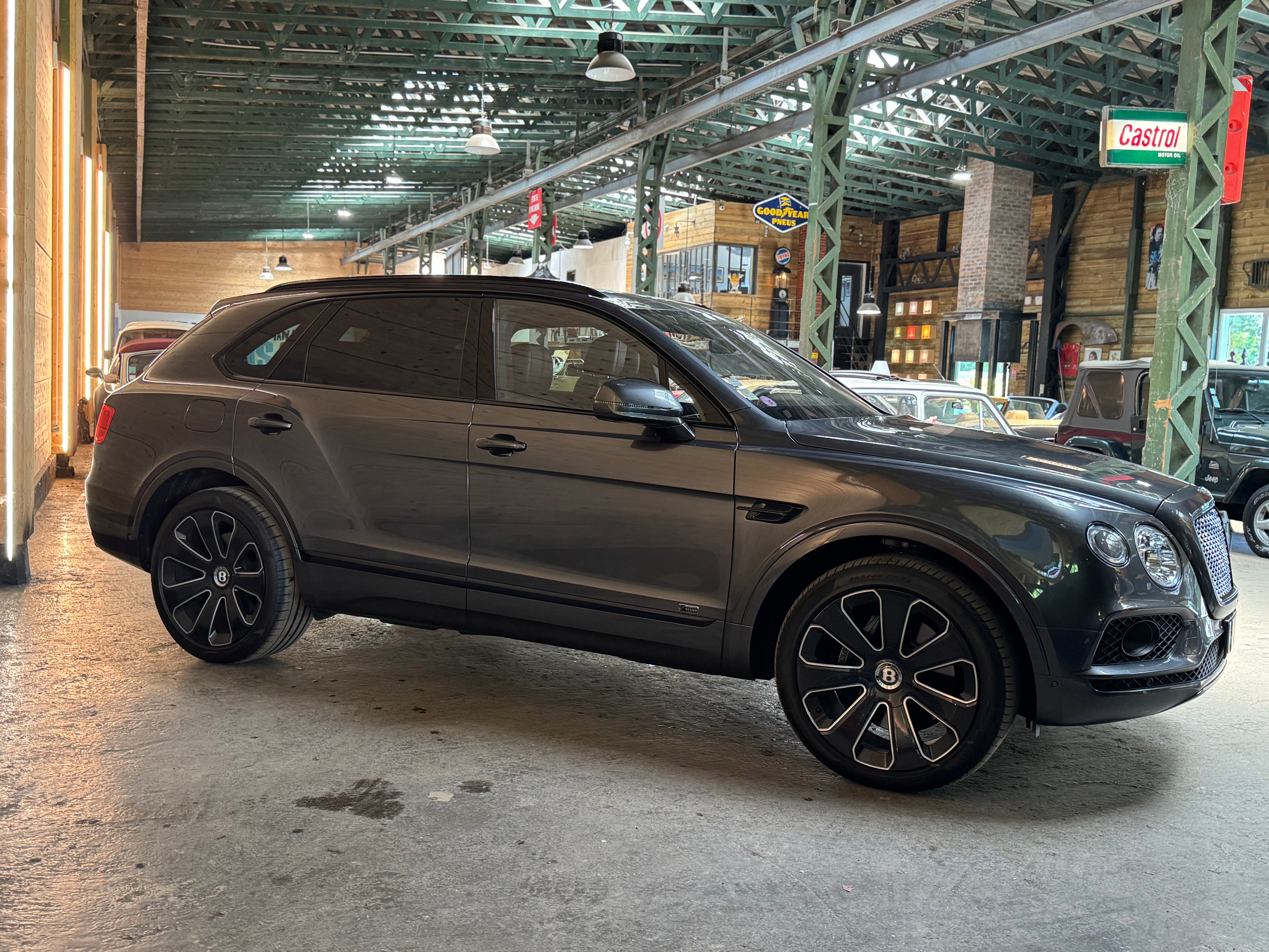 Bentley Bentayga V8 Design Series