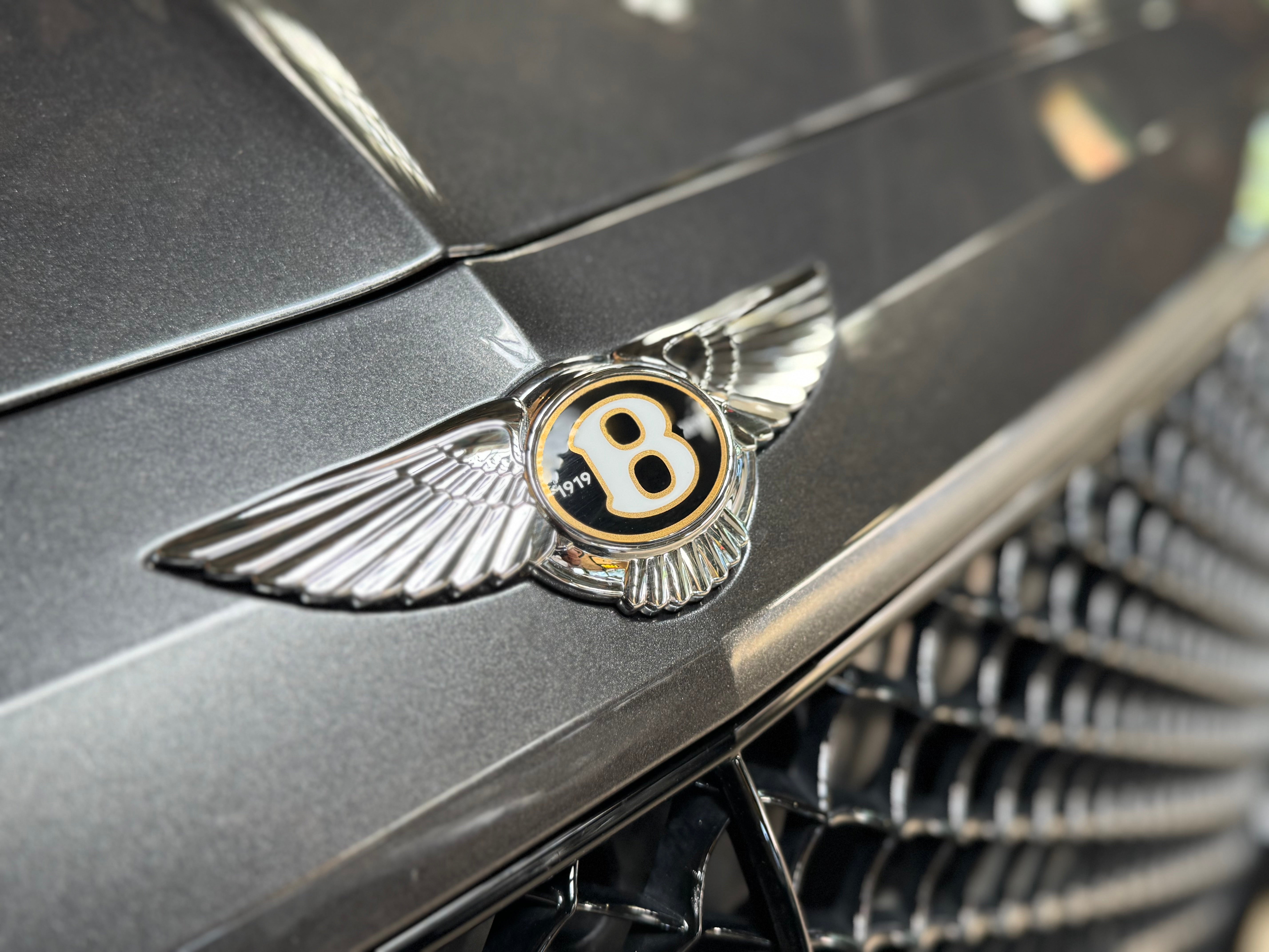 Bentley Bentayga V8 Design Series