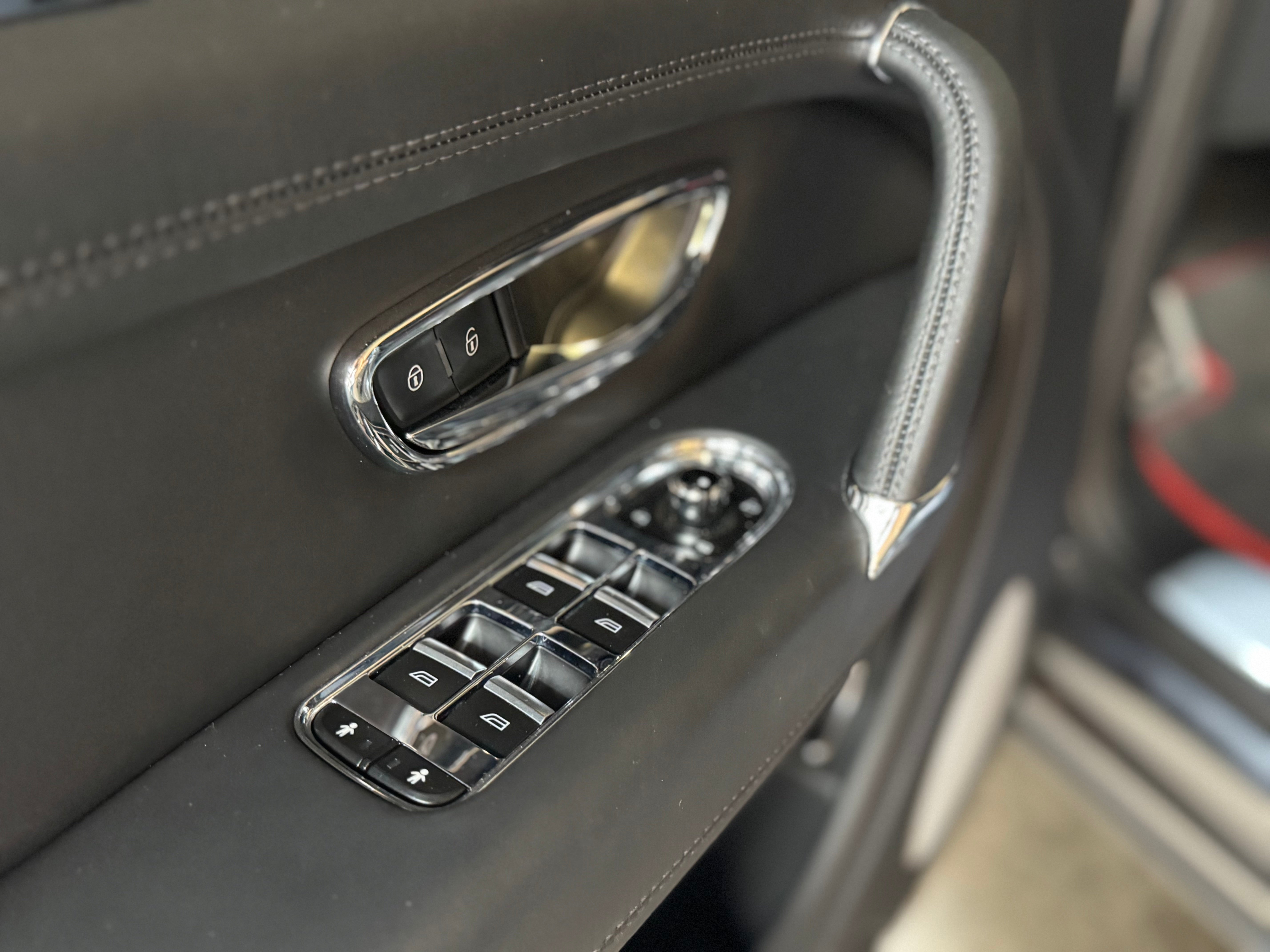 Bentley Bentayga V8 Design Series