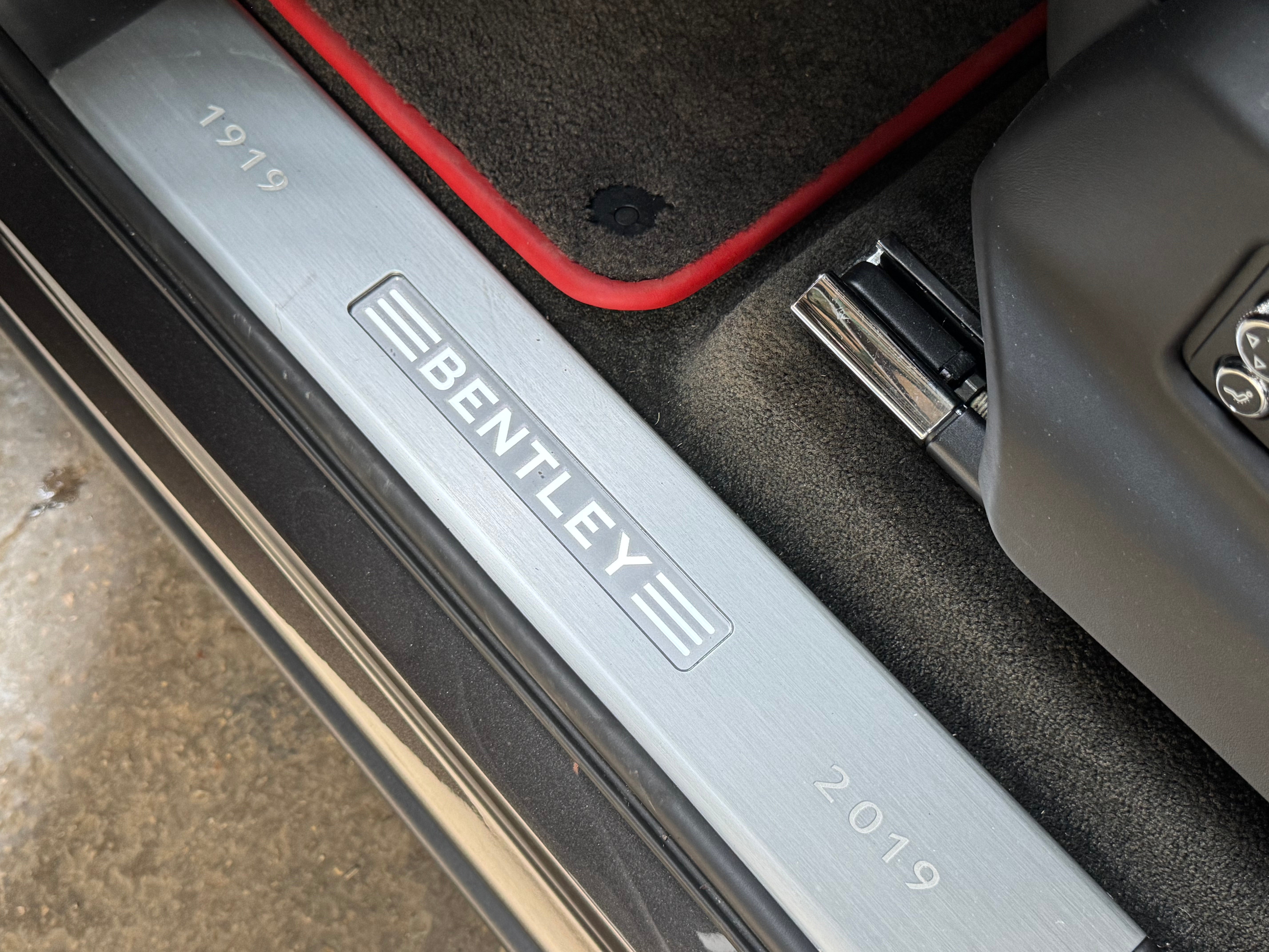 Bentley Bentayga V8 Design Series