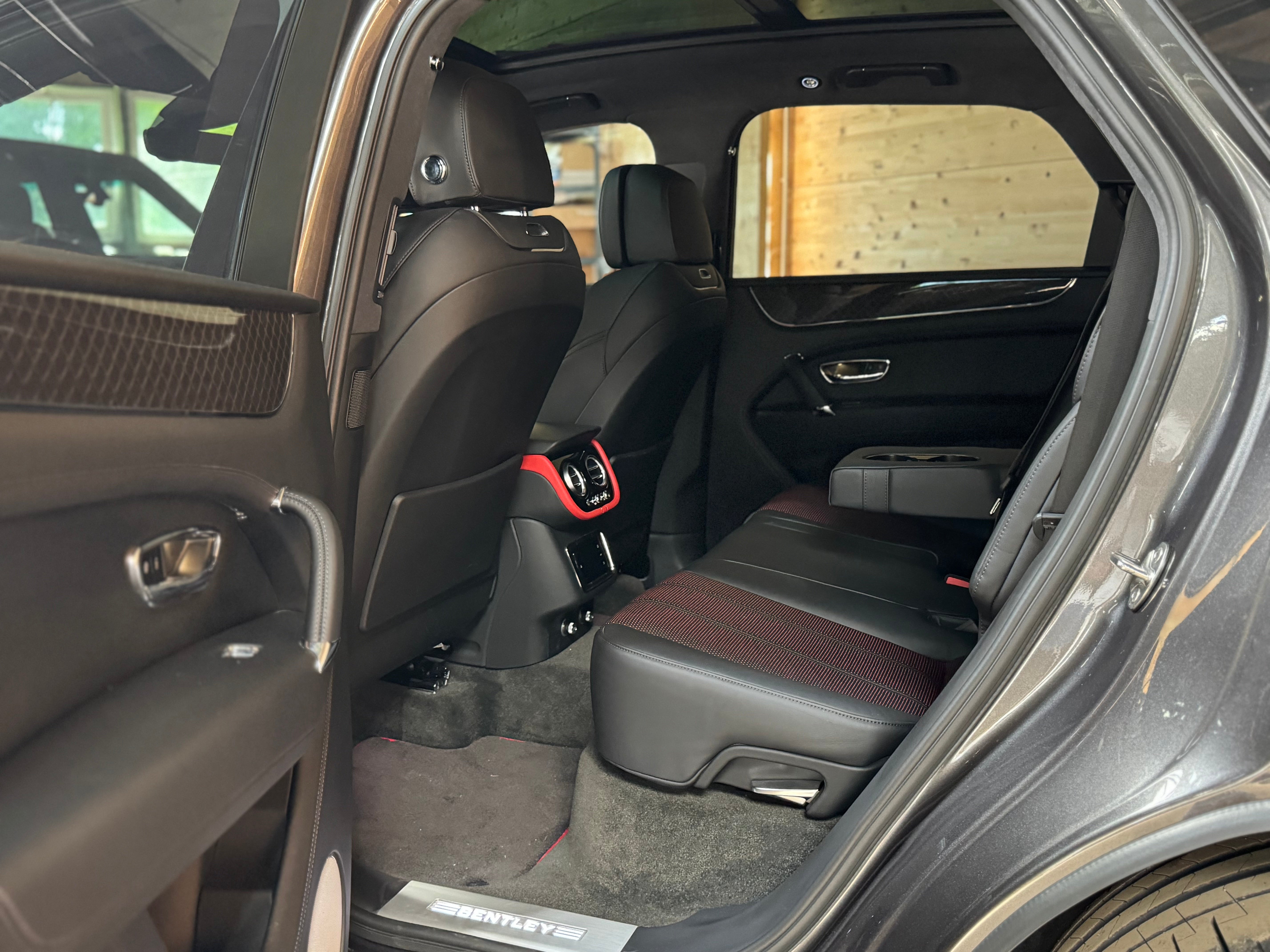 Bentley Bentayga V8 Design Series