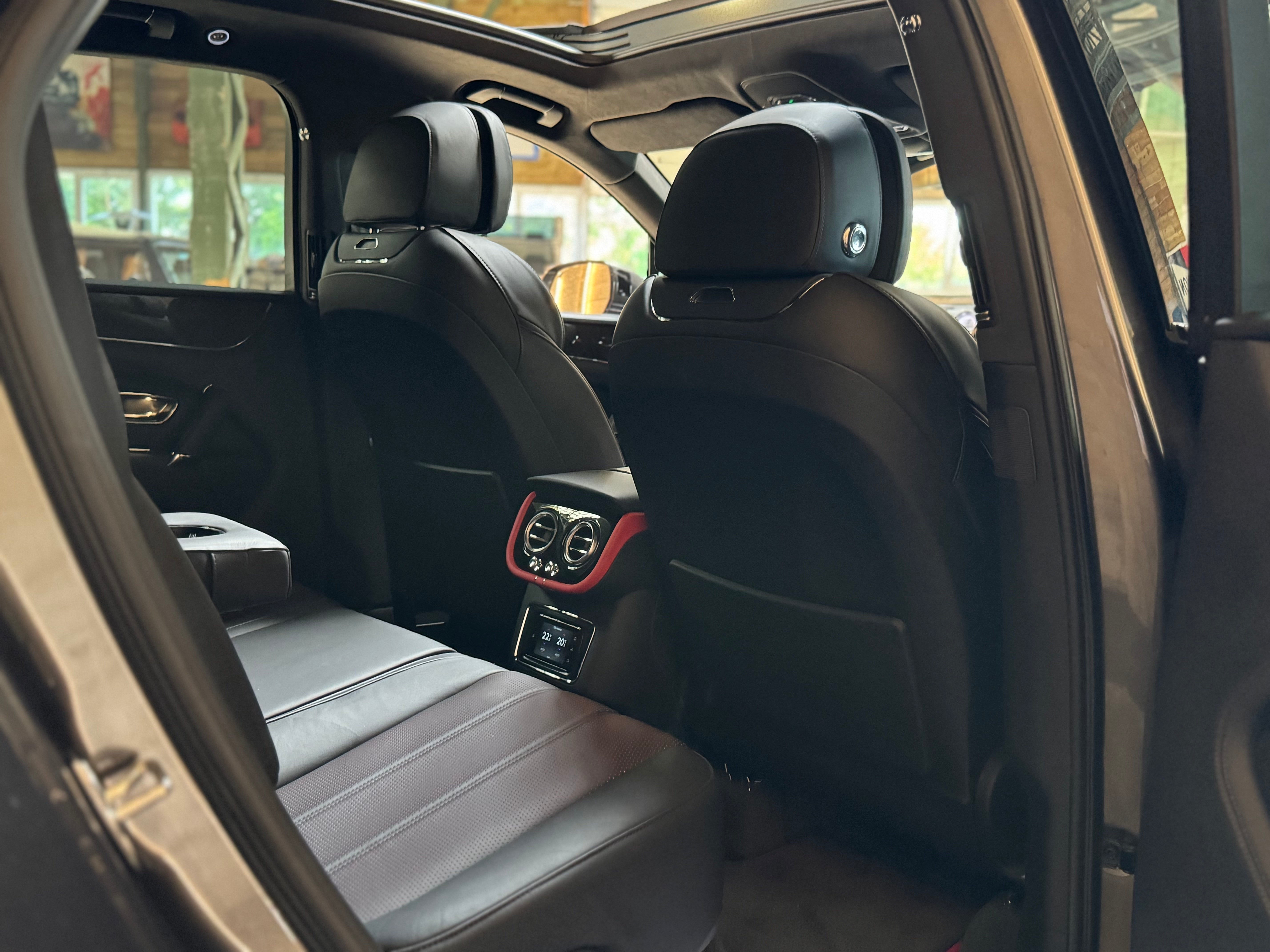 Bentley Bentayga V8 Design Series