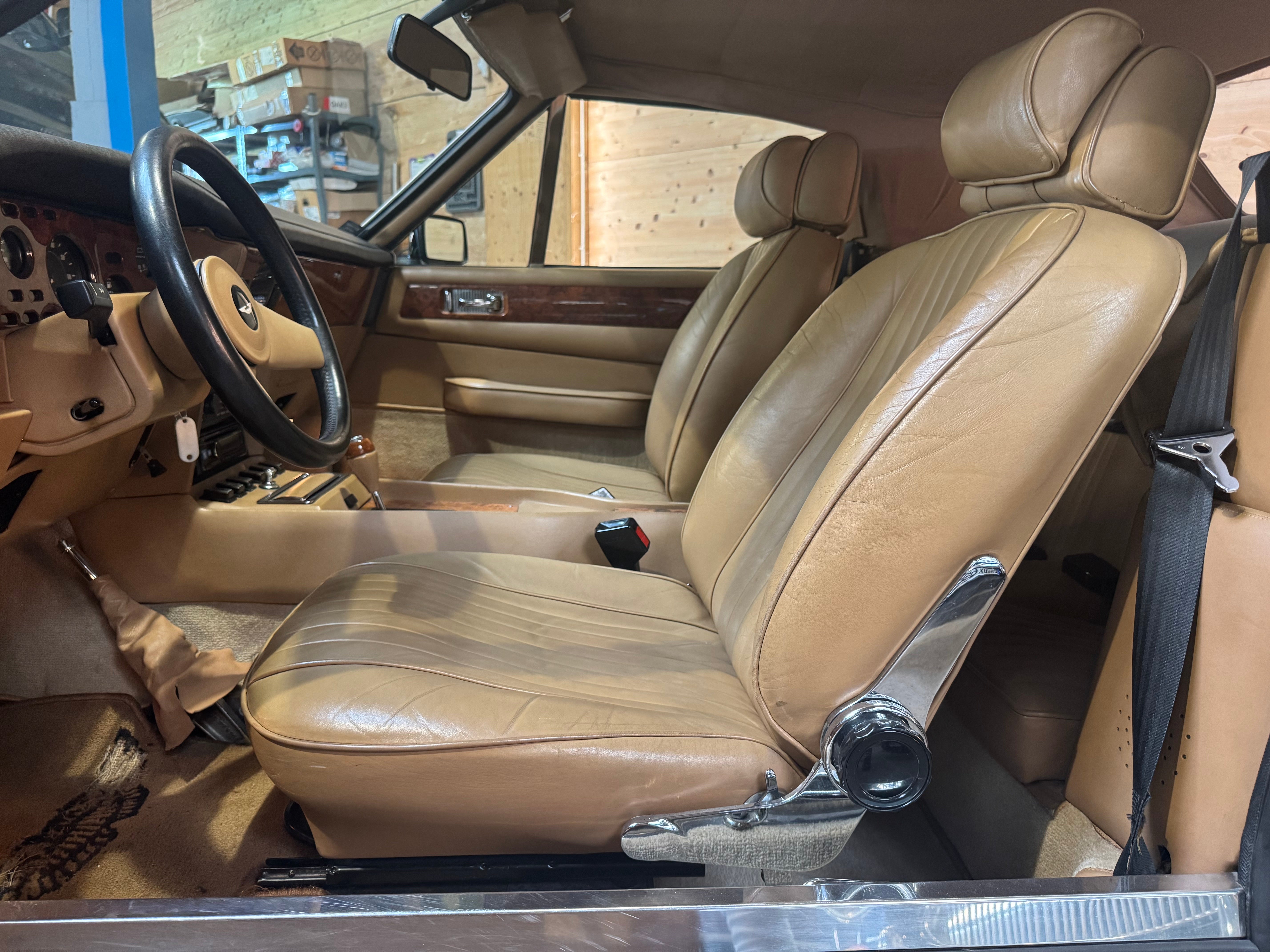 Aston Martin V8 Volante BVA